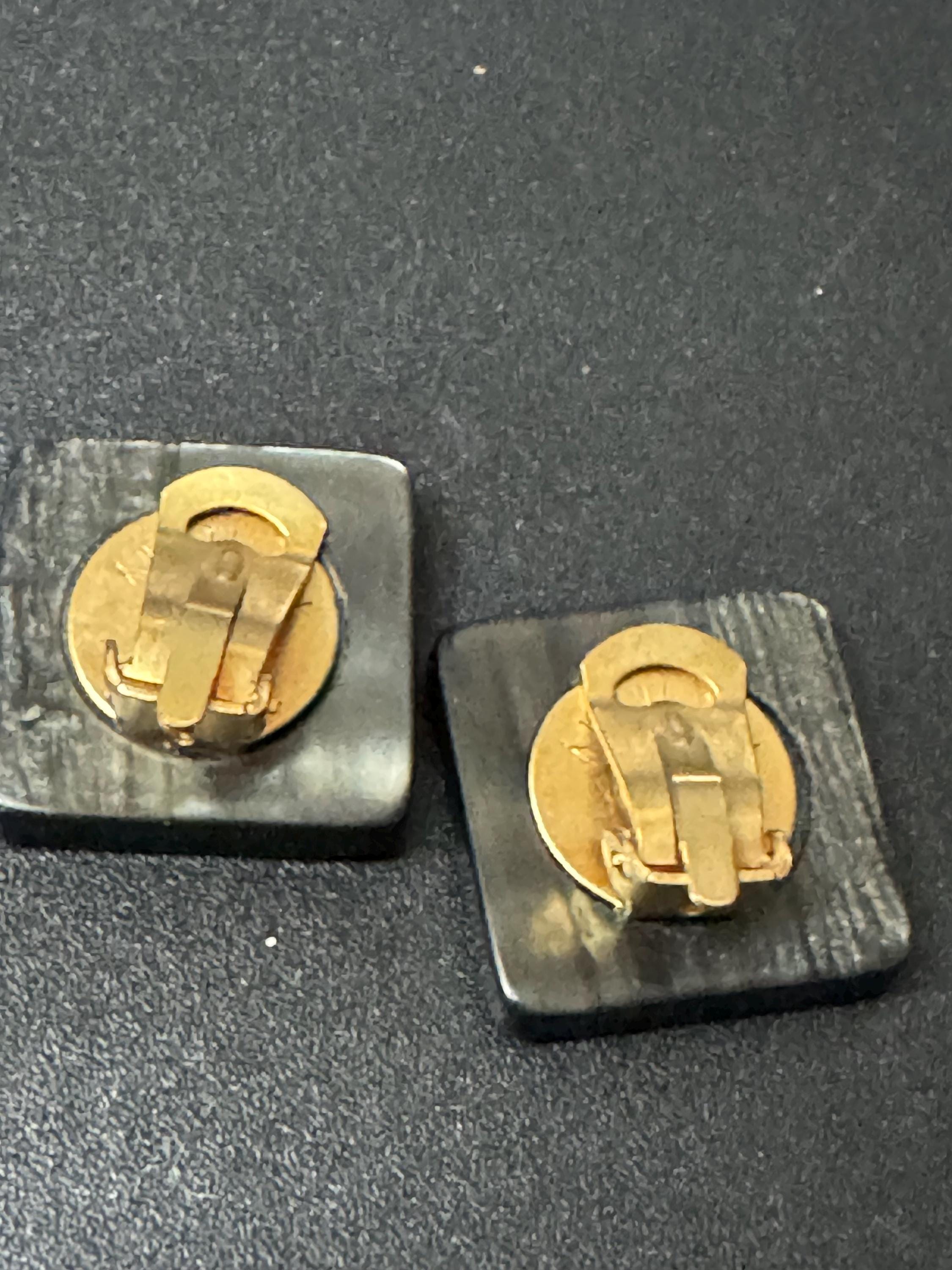 Italian 1980s modernist dark brown textured square clip on oversized stud earrings stamped made in Italy