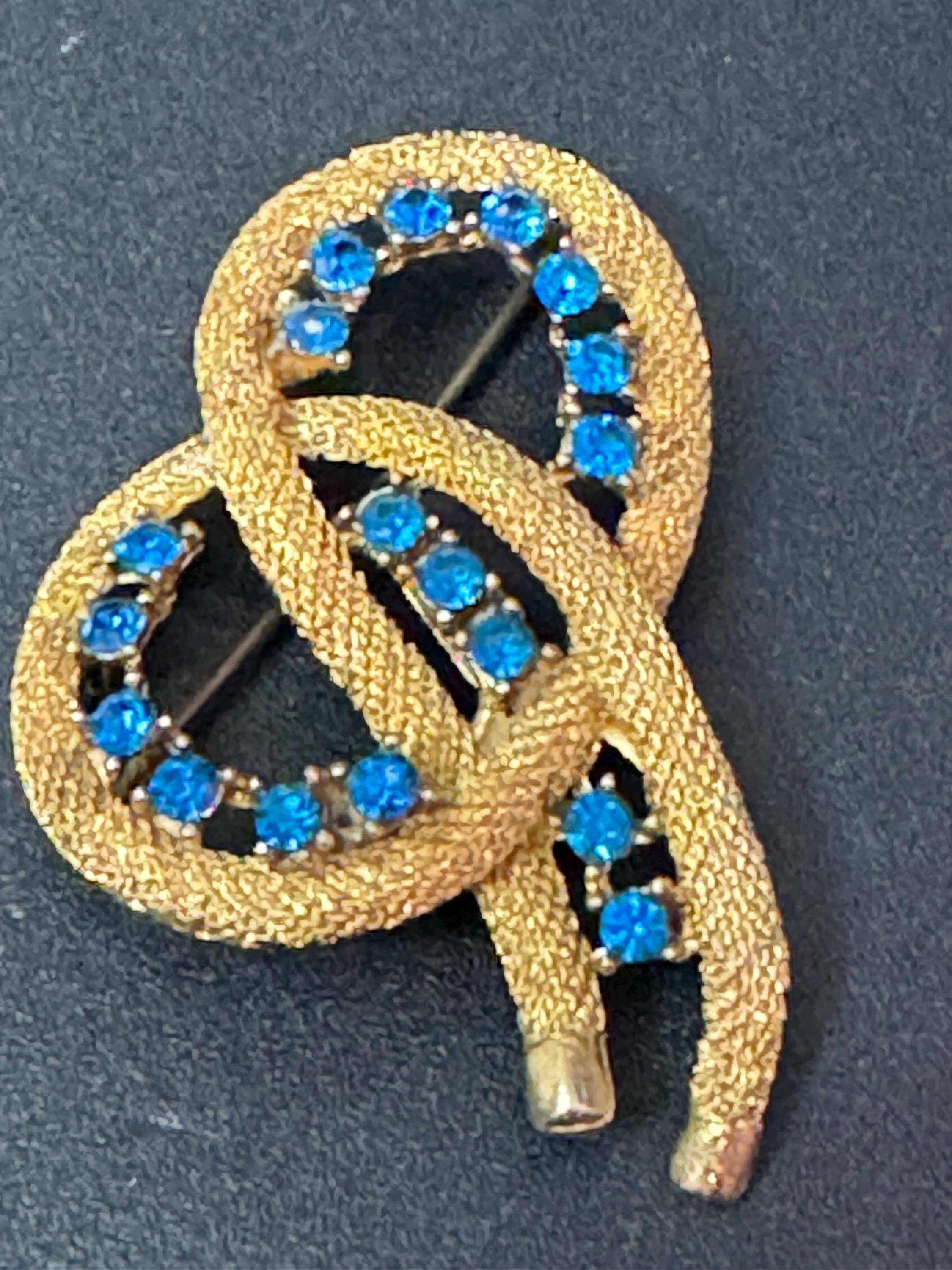 vintage mesh ribbon bow brooch with sapphire blue rhinestones MCM gold tone 4cm