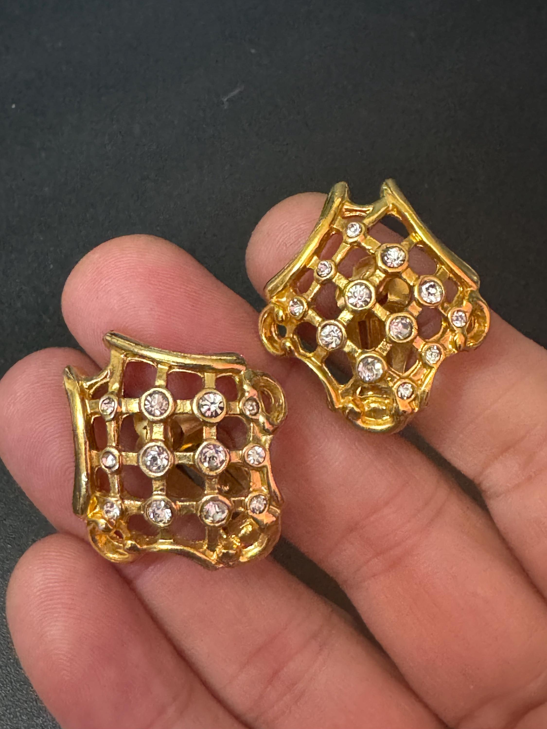 1980s modernist gold tone abstract woven square clip on diamanté stud earrings