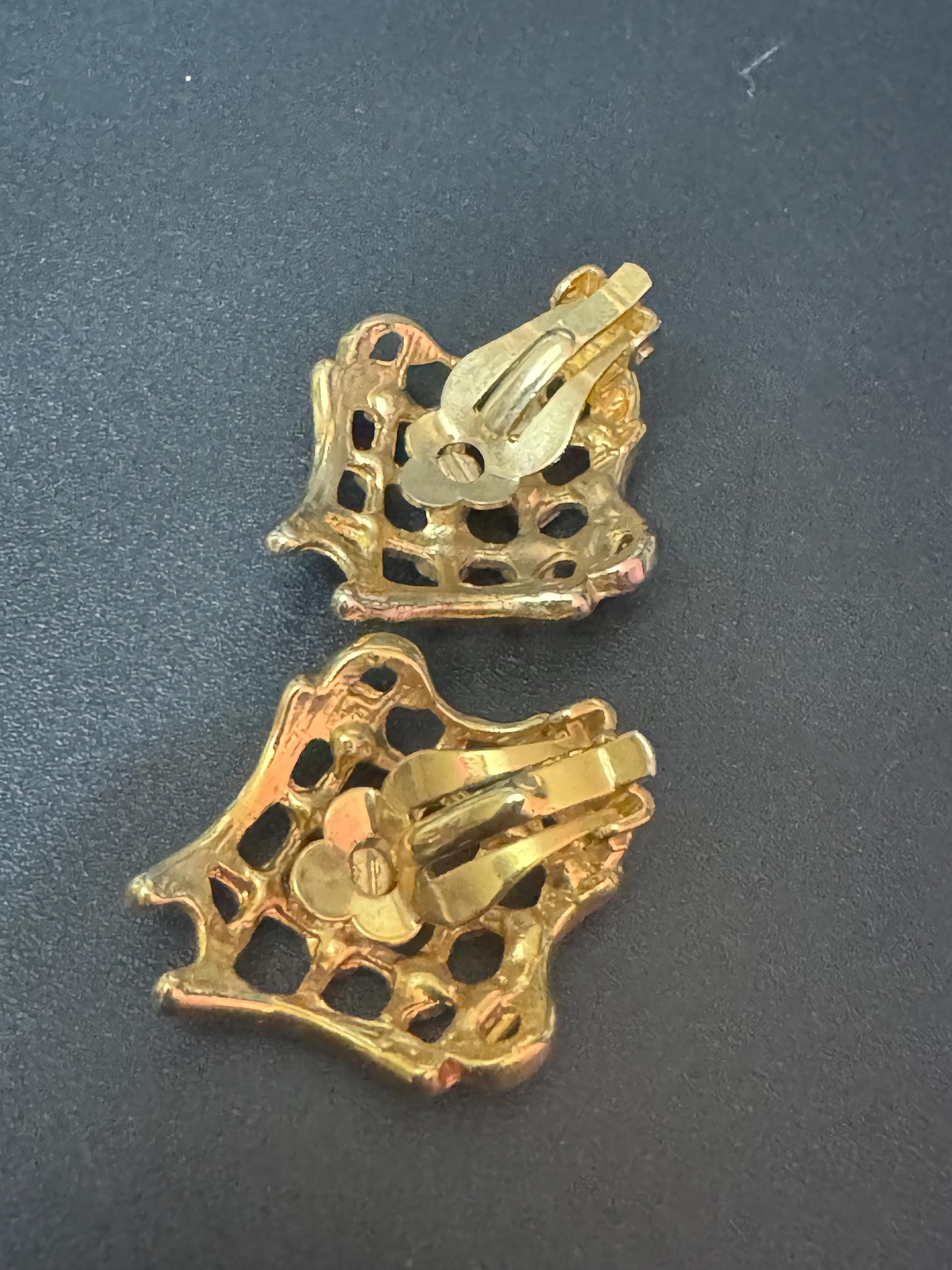 1980s modernist gold tone abstract woven square clip on diamanté stud earrings