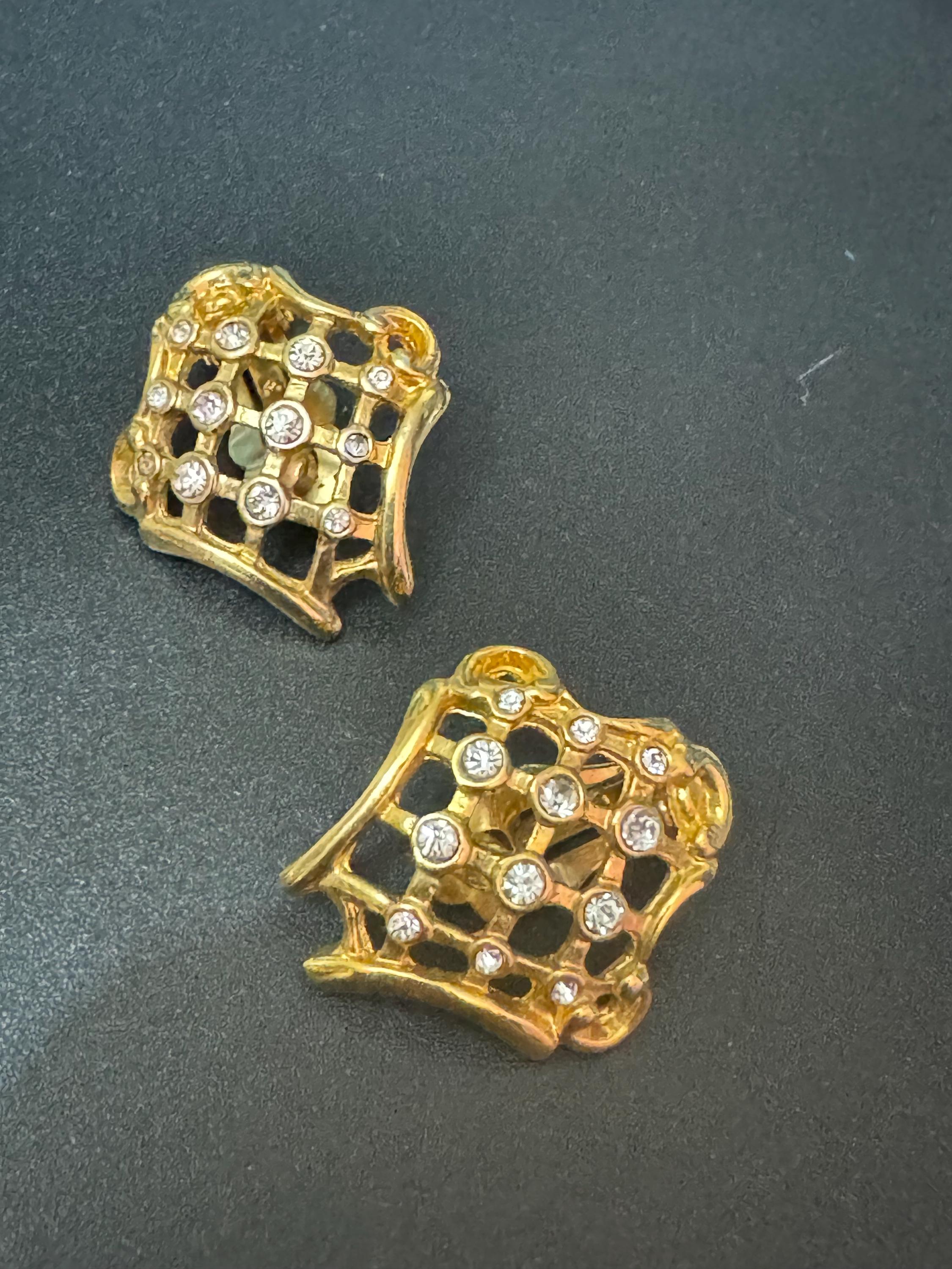 1980s modernist gold tone abstract woven square clip on diamanté stud earrings