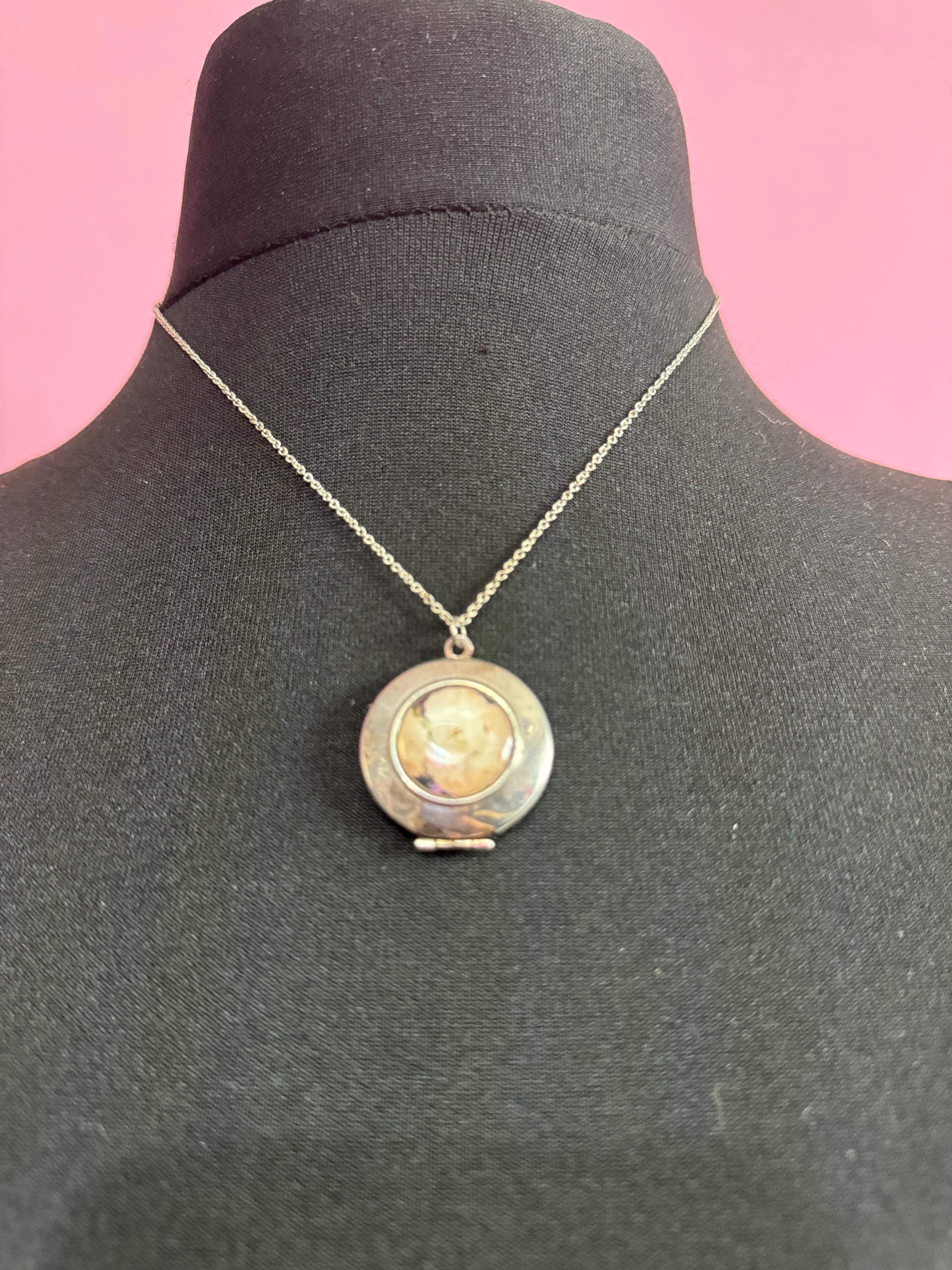 Vintage 925 sterling silver Large round etched photo Locket white roses 7.7grams