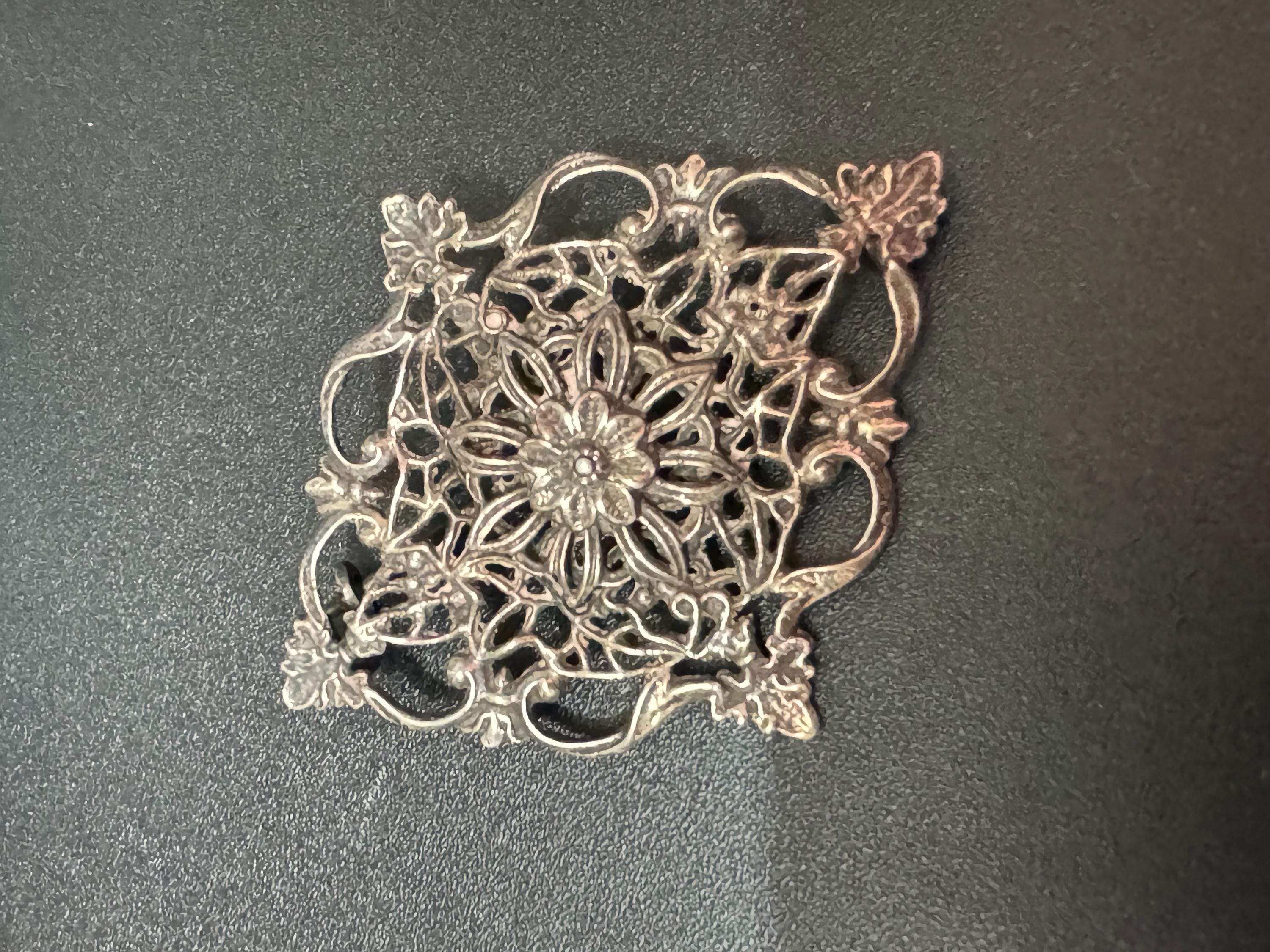 White metal solid silver antique open work large brooch Not hallmarked 5.5cm c clasp