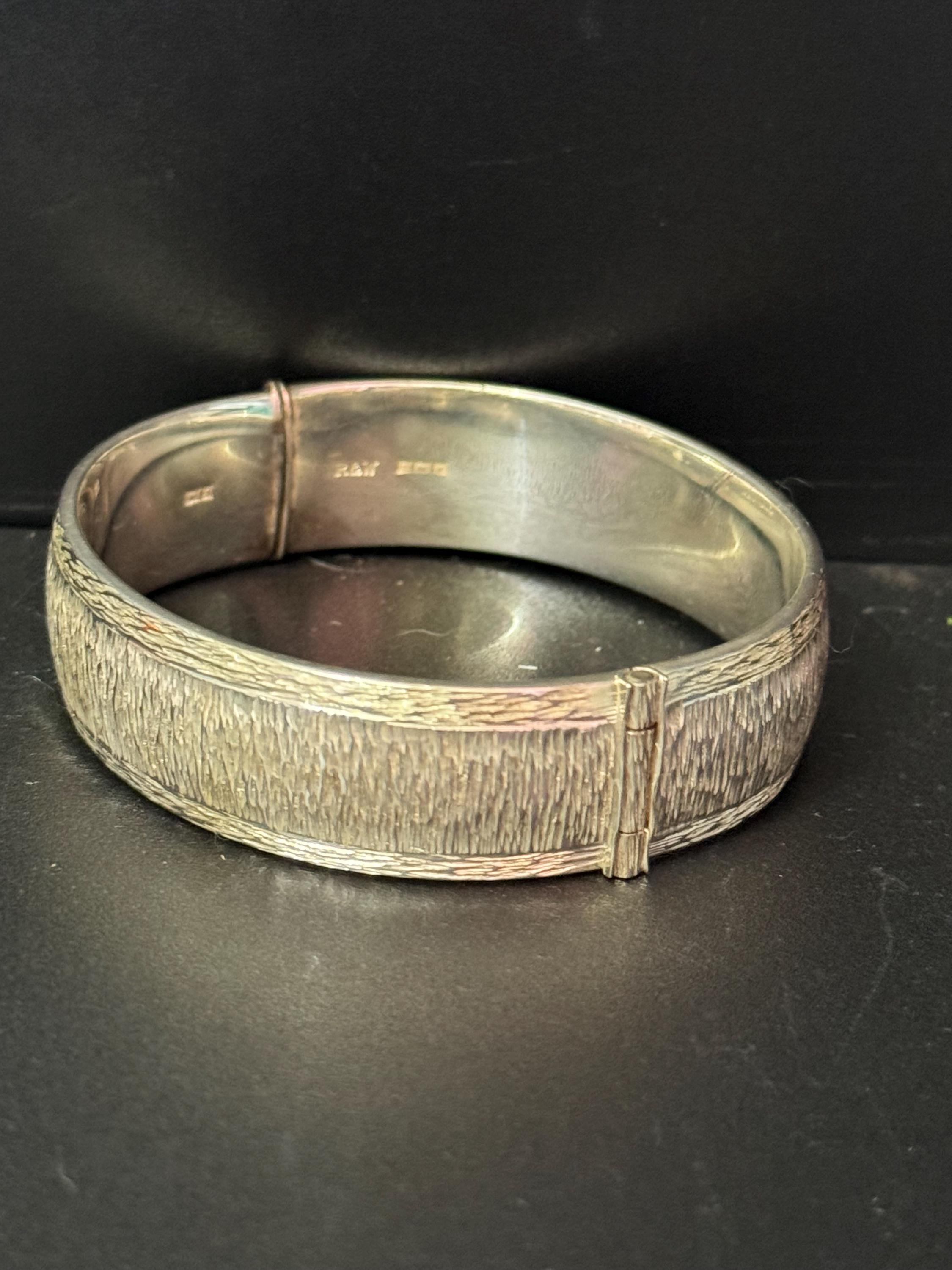 1972 (x) Birmingham hallmarked Sterling silver bark clamper opening bangle 1.5cm
