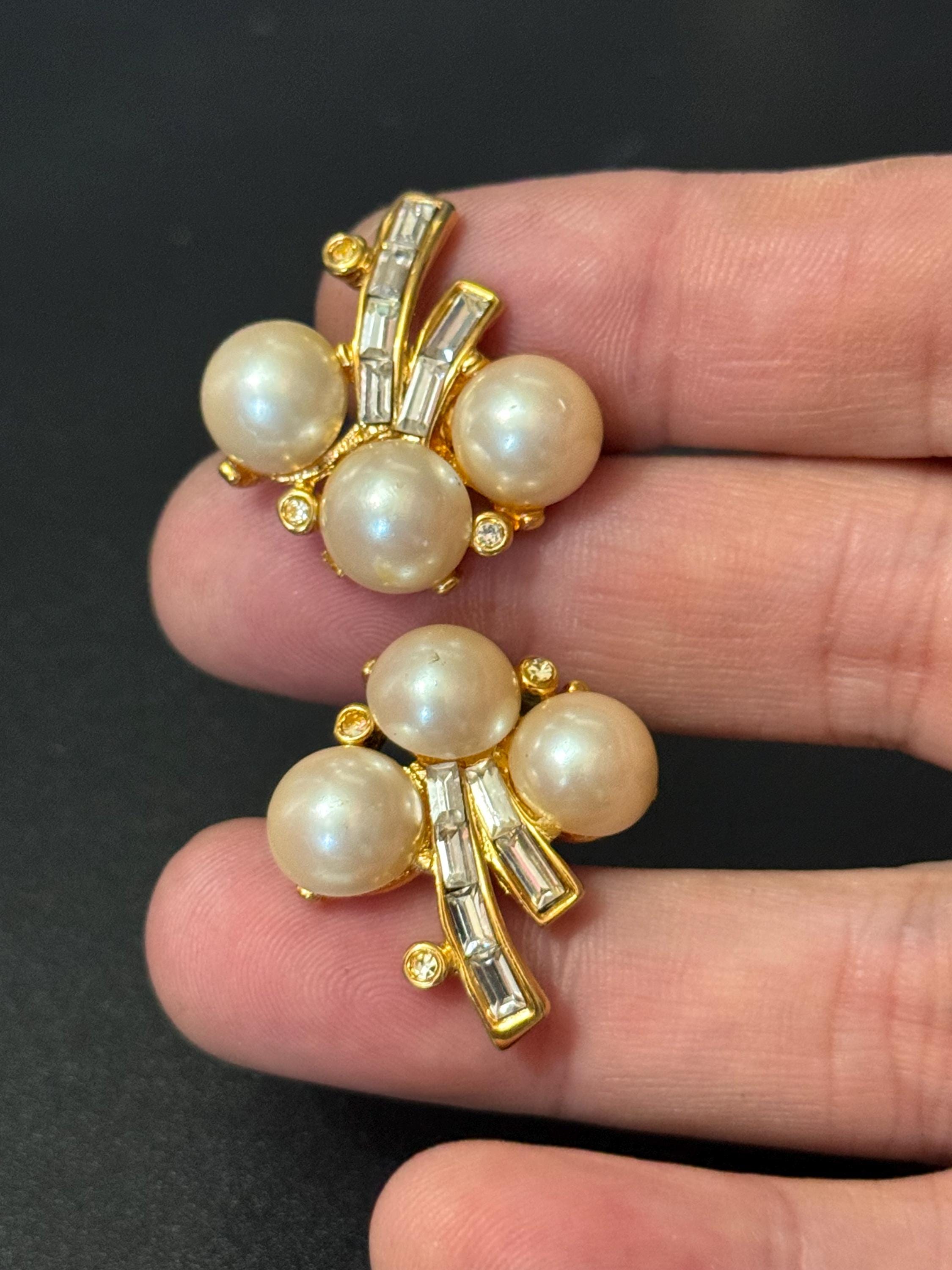Retro 1980s classic Gold tone faux pearl  baguette diamanté pierced stud earrings