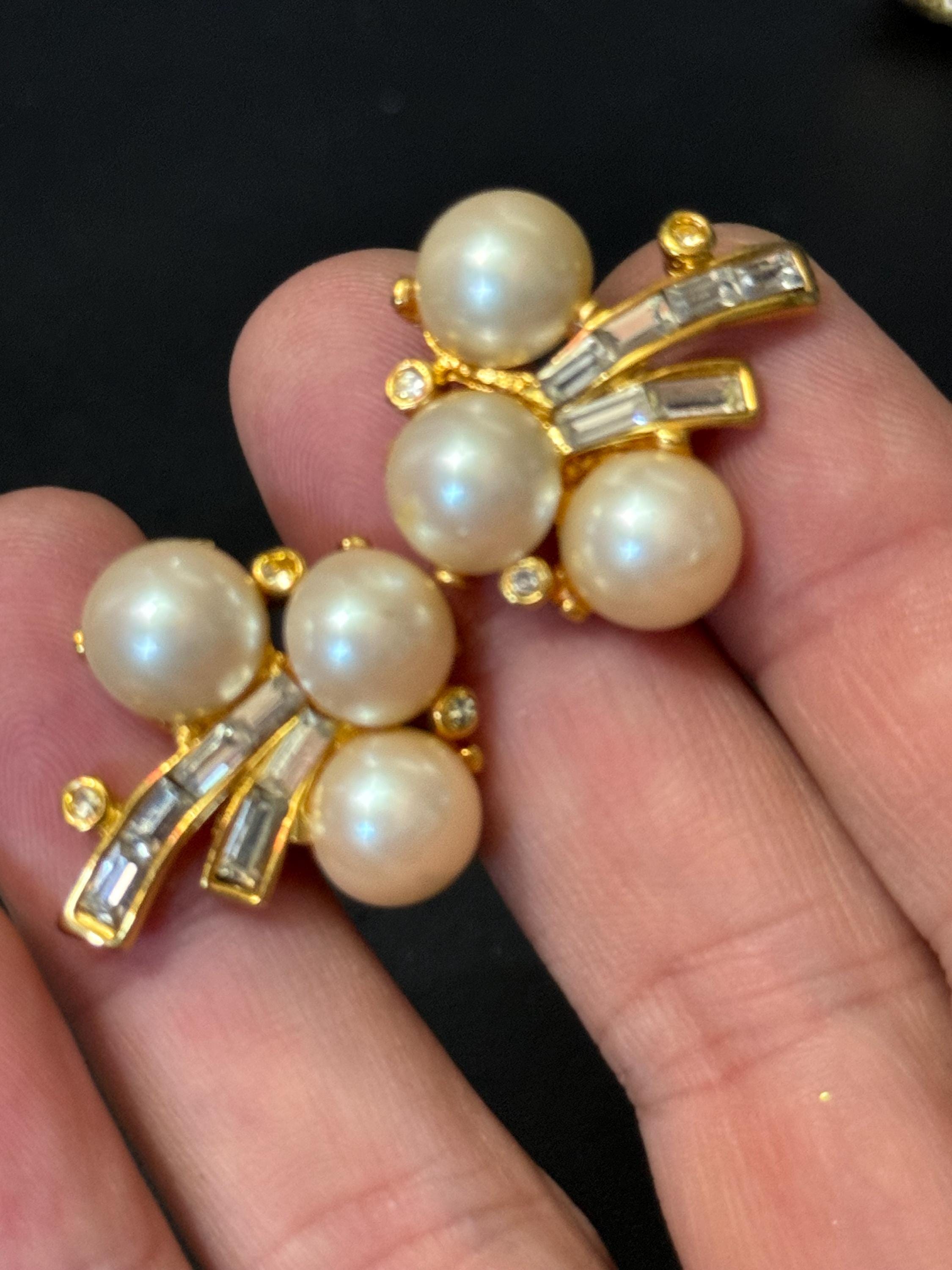 Retro 1980s classic Gold tone faux pearl  baguette diamanté pierced stud earrings