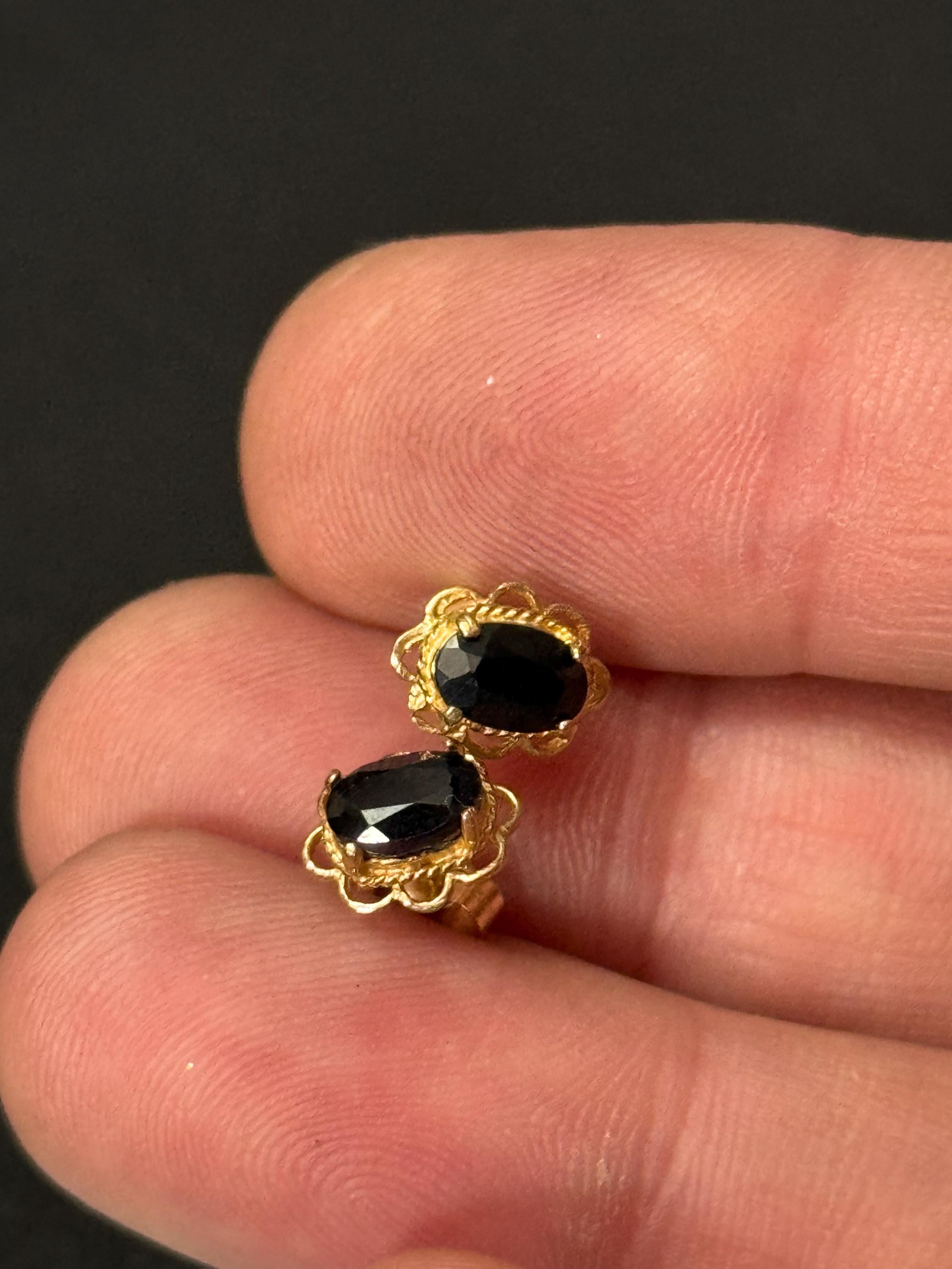 Vintage black Rhinestone Diamanté small oval gold plated stud Earrings