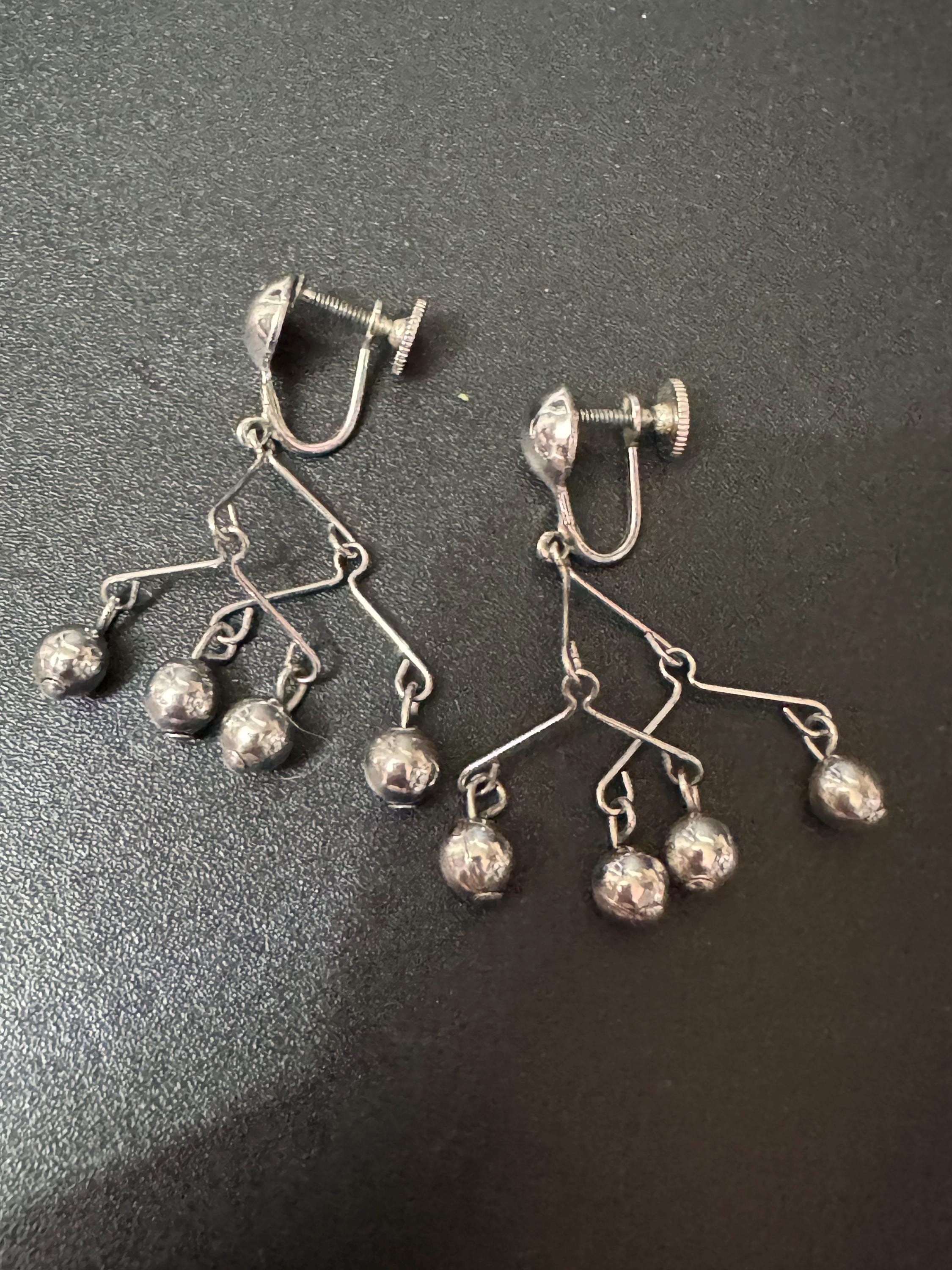 Signed Coro vintage modernist silver tone long dangly drop earrings