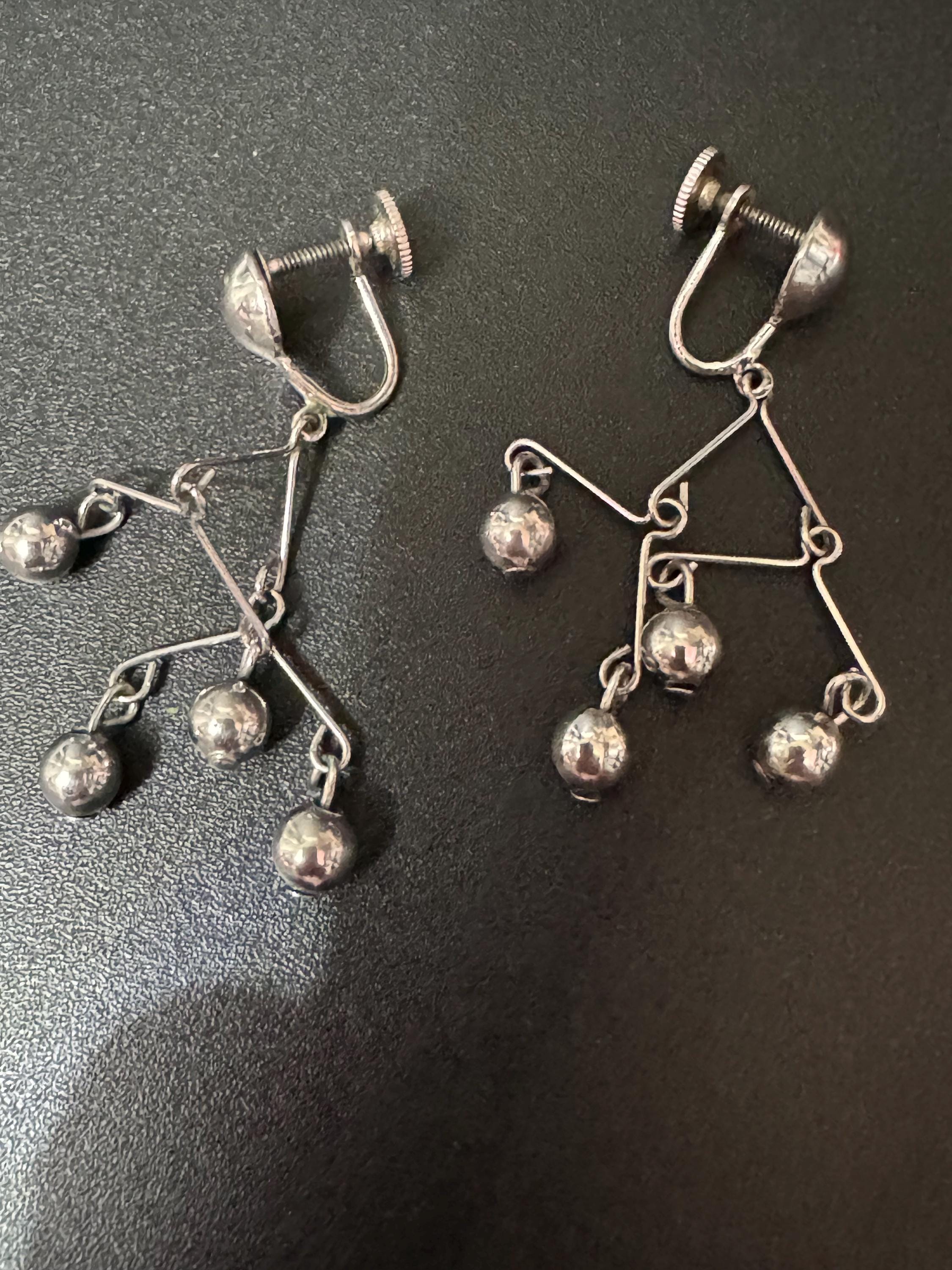 Signed Coro vintage modernist silver tone long dangly drop earrings