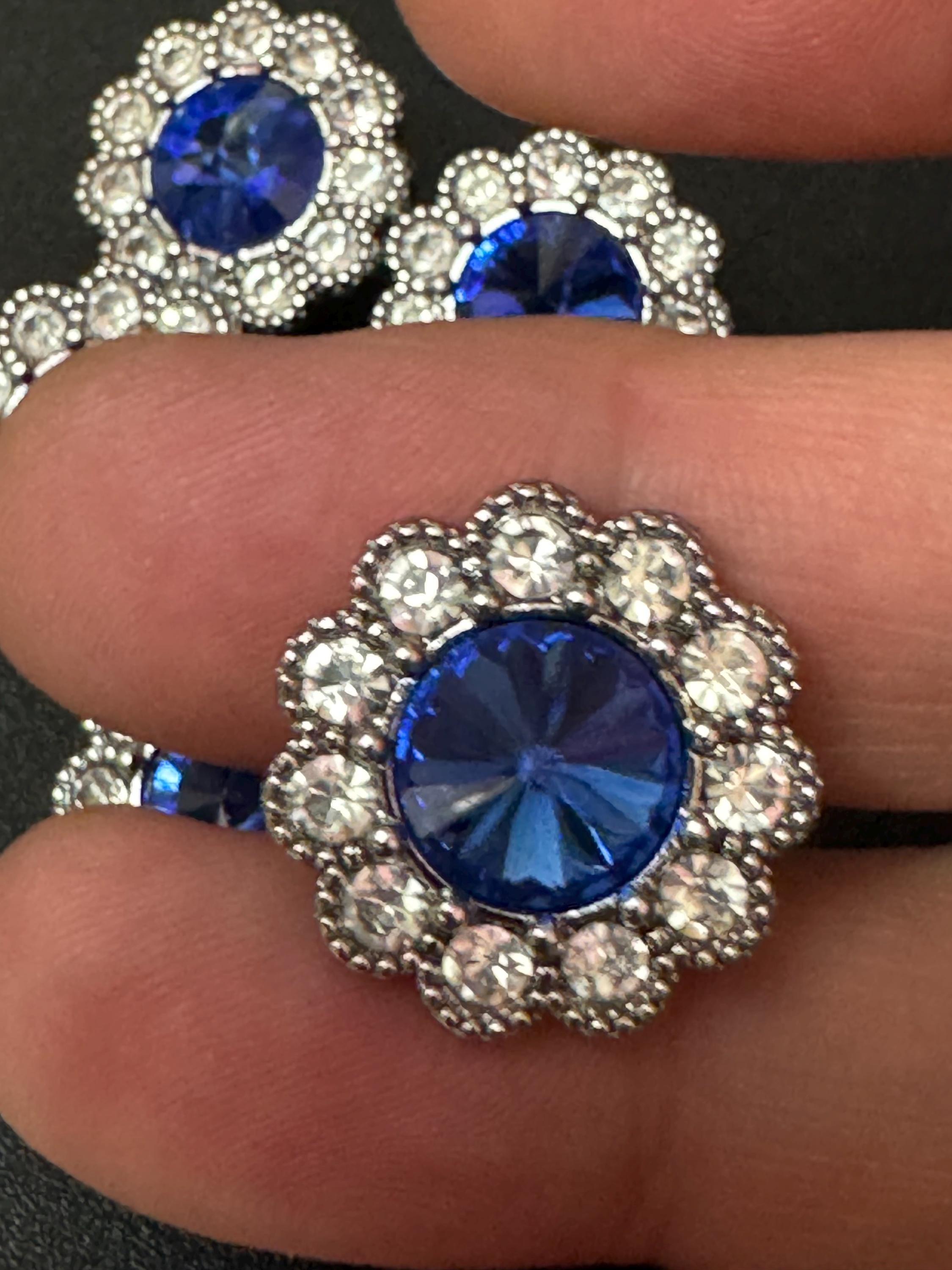 20mm clear and sapphire blue Rivoli Crystal glass flower buttons, pack of 5, silver tone metal