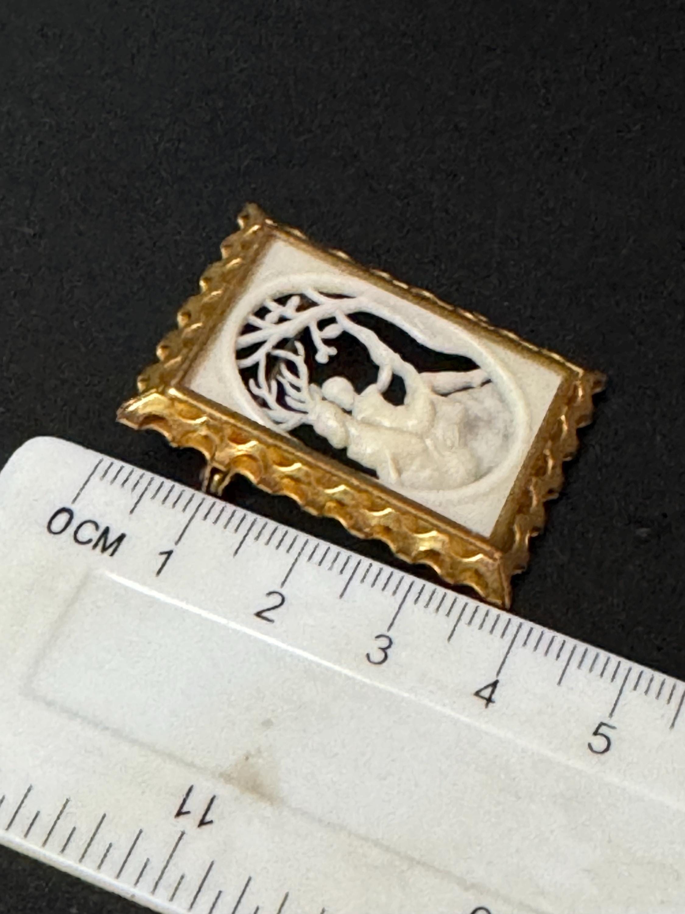 Vintage 1930s couple Scene Brooch: Brass Framed Plastic Openwork