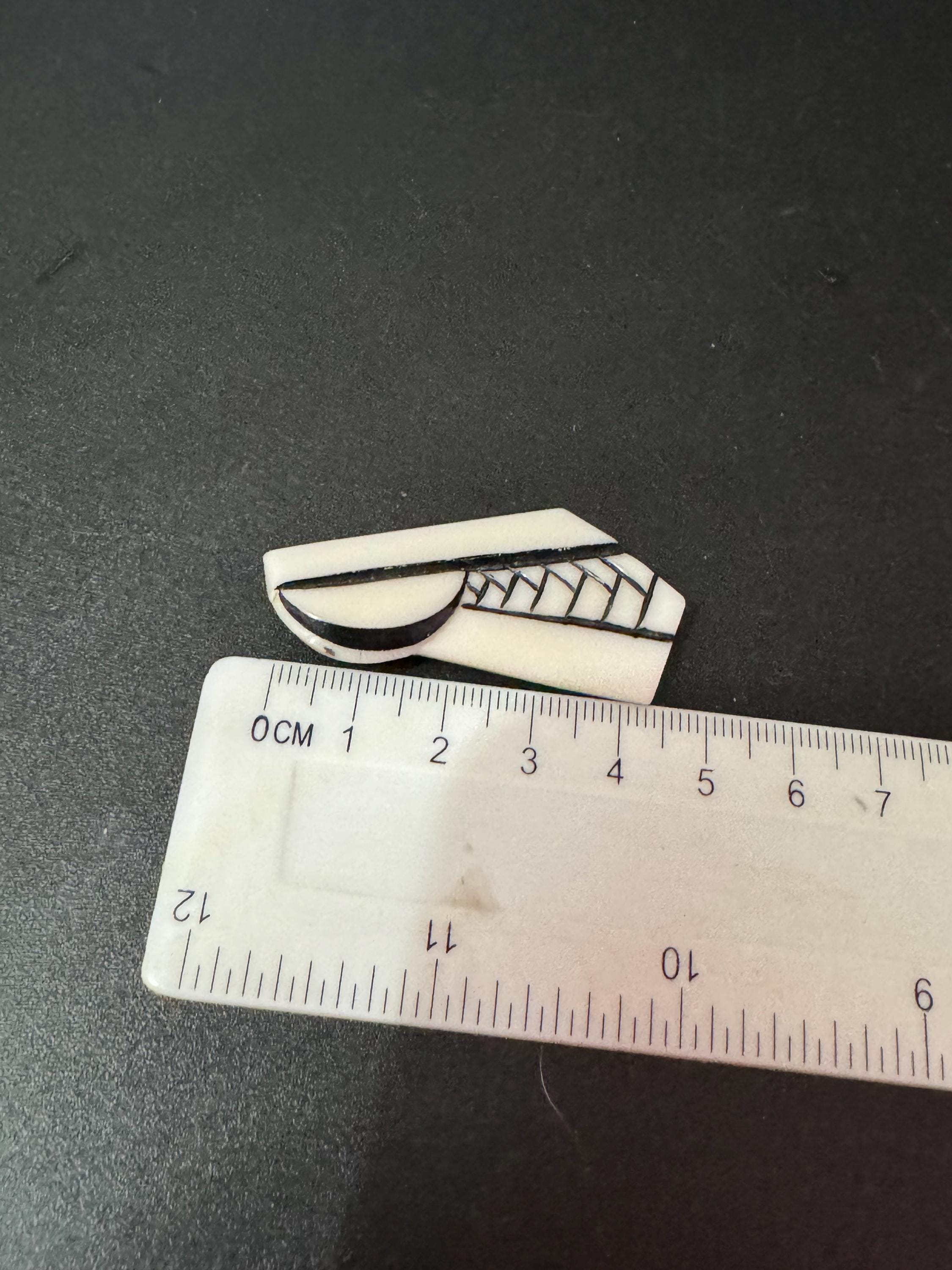 1 x Art Deco Geometric cream black signed Czech glass monochrome Dress Clip