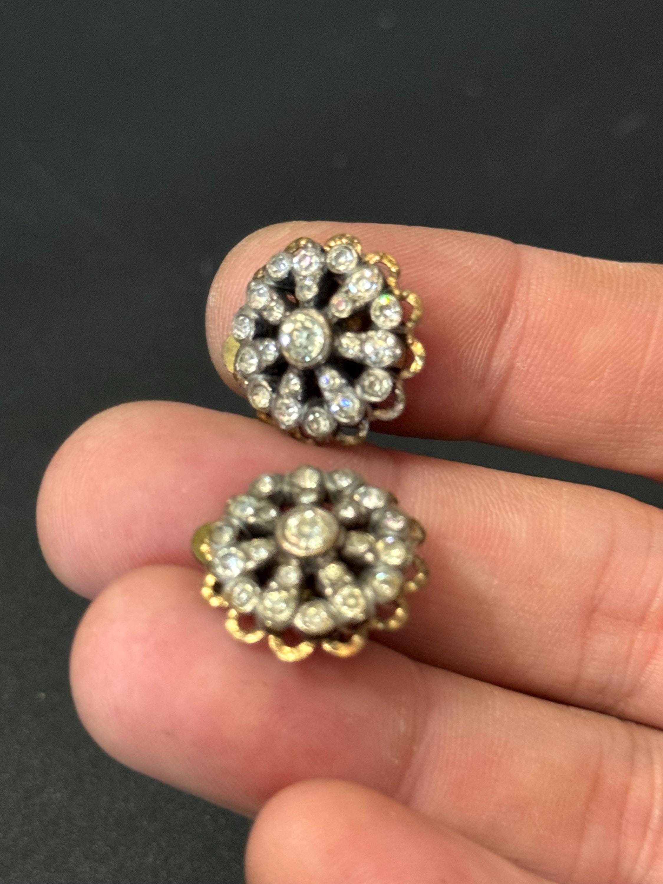 Vintage Small dainty round Clear Diamanté cluster gold tone Clip On Earrings