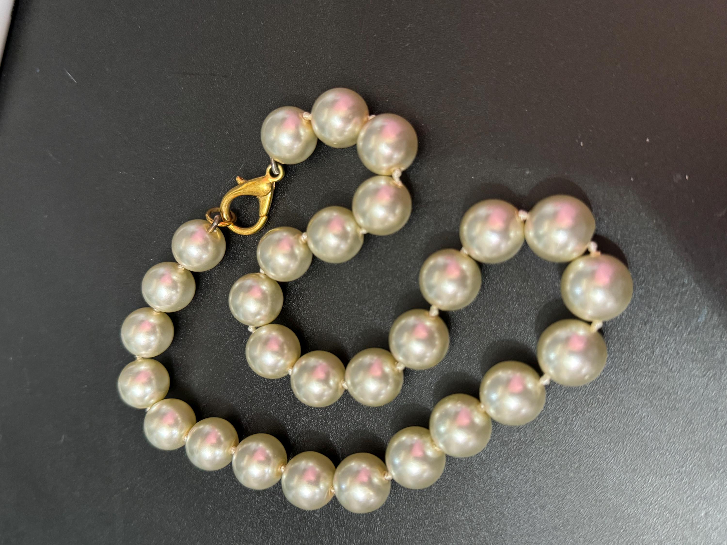 retro very chunky glass faux Pearl necklace 46cm