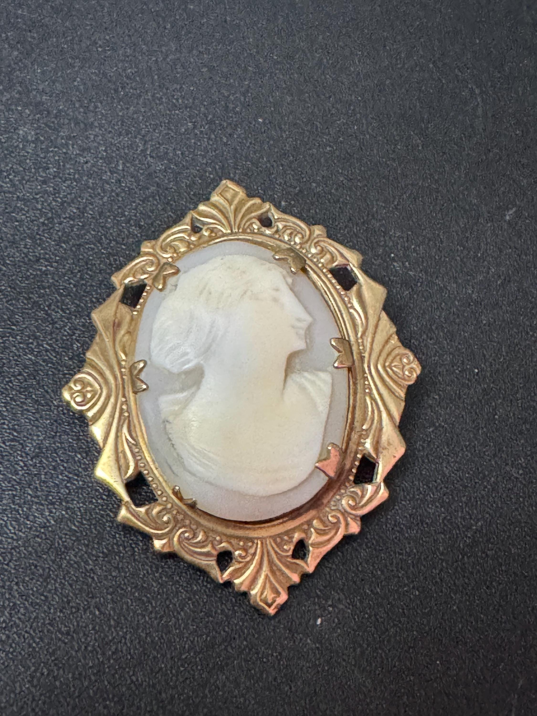Vintage carved shell oval Cameo Brooch necklace rolled gold