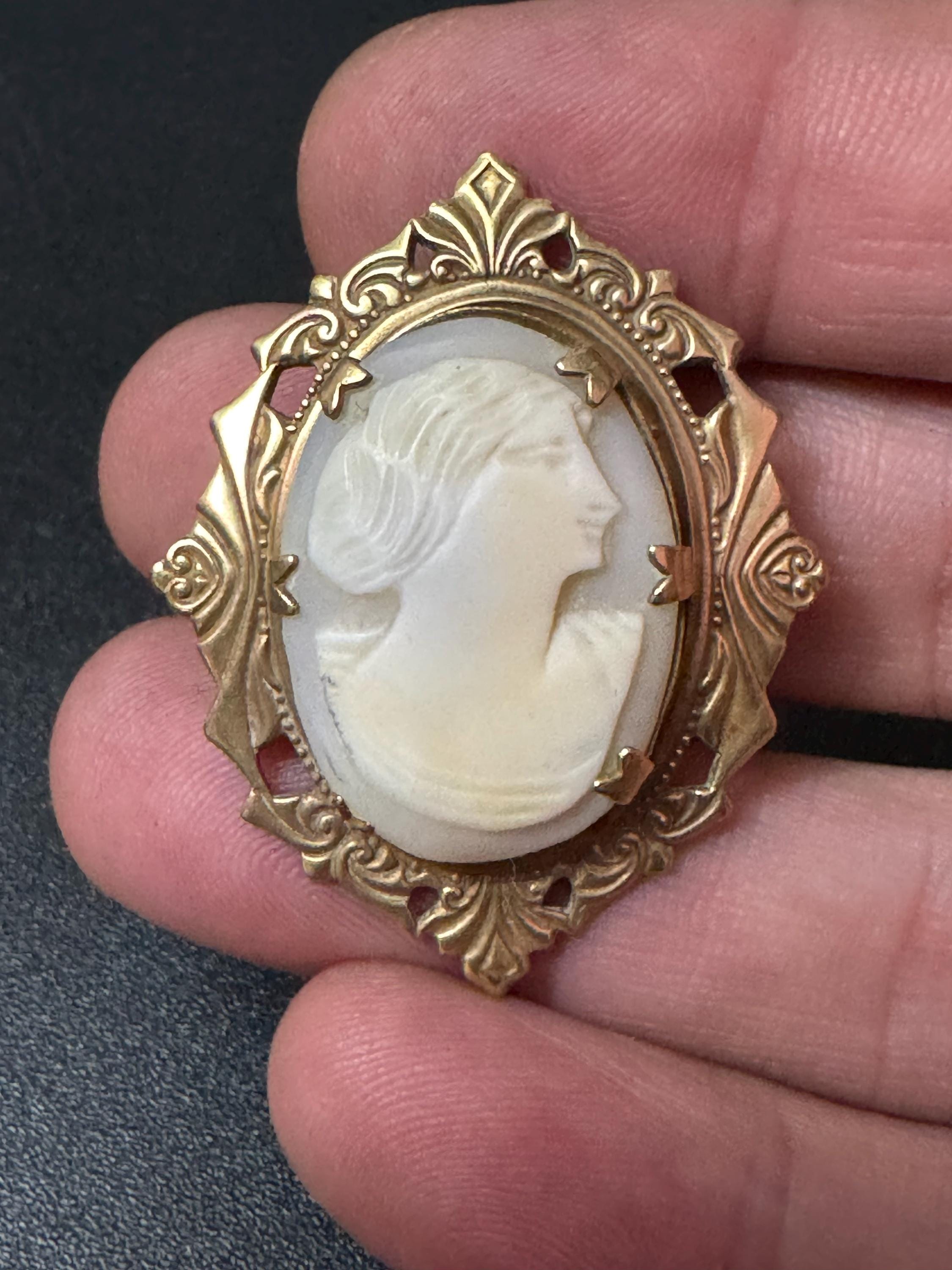 Vintage carved shell oval Cameo Brooch necklace rolled gold