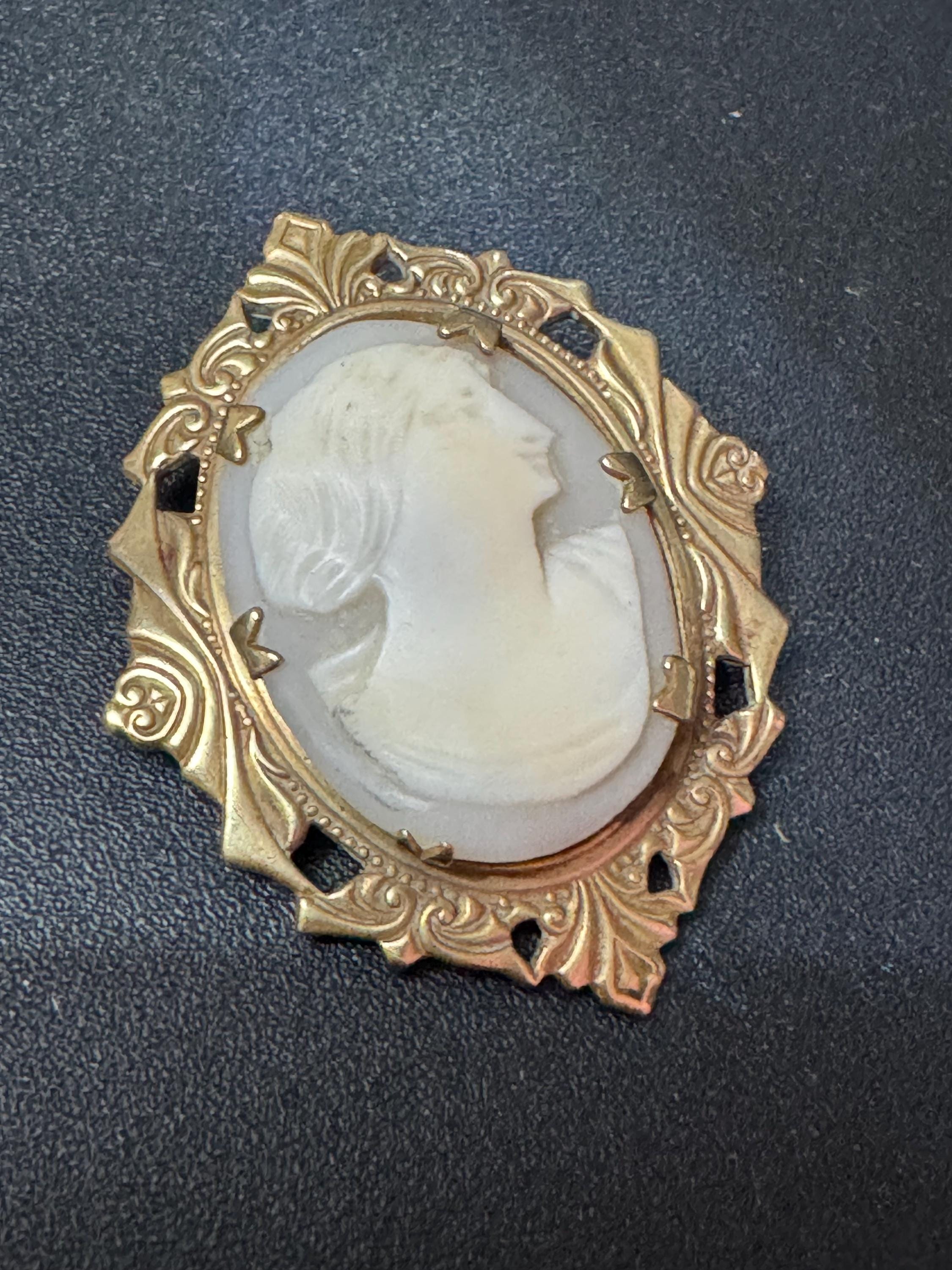 Vintage carved shell oval Cameo Brooch necklace rolled gold