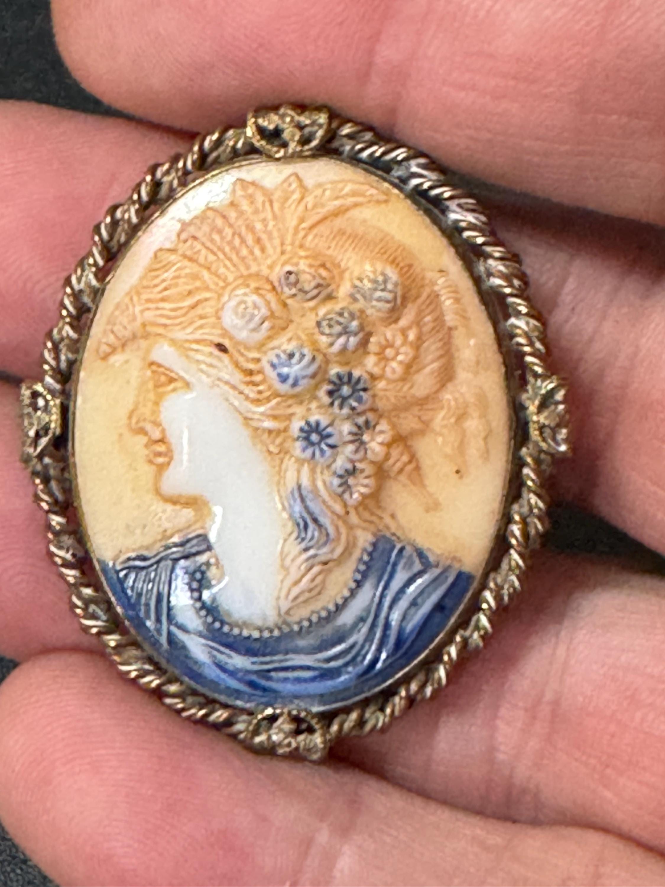 Vintage carved shell oval Cameo Brooch necklace blue beige tones
