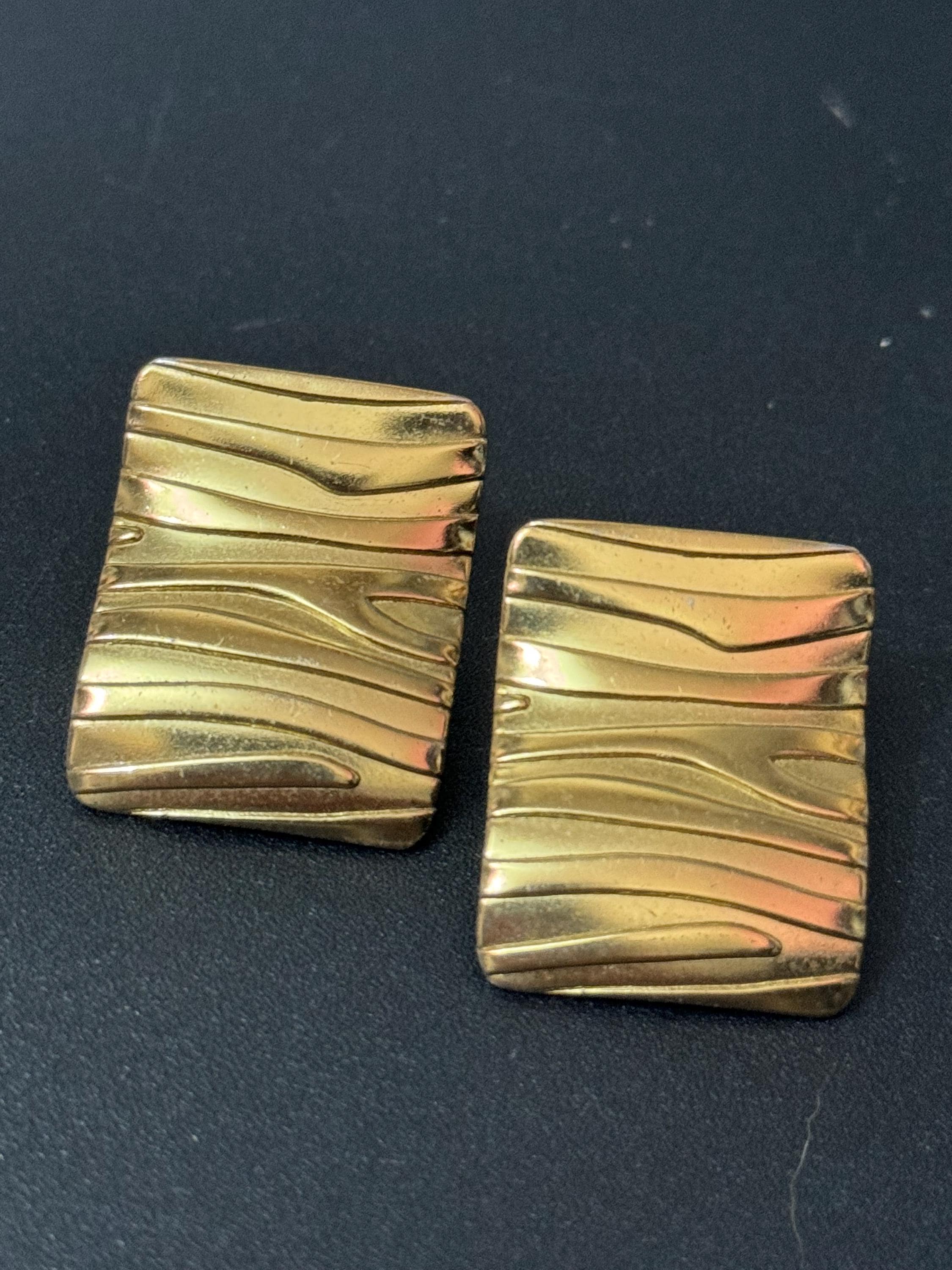 Retro 1980s oversized modernist textured  rectangular pair stud earrings pierced