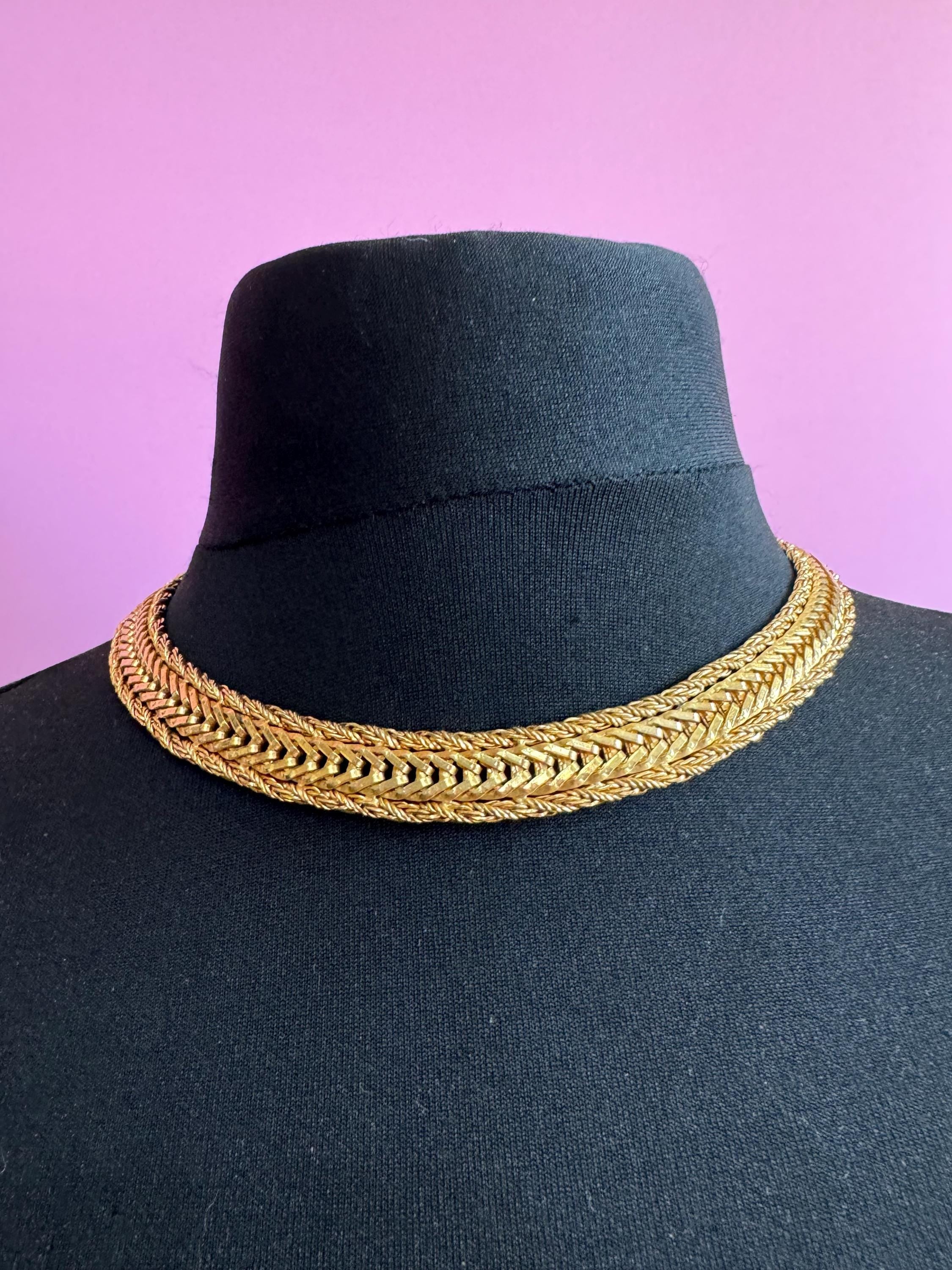 vintage modernist woven mesh gold choker necklace Vintage 1960s