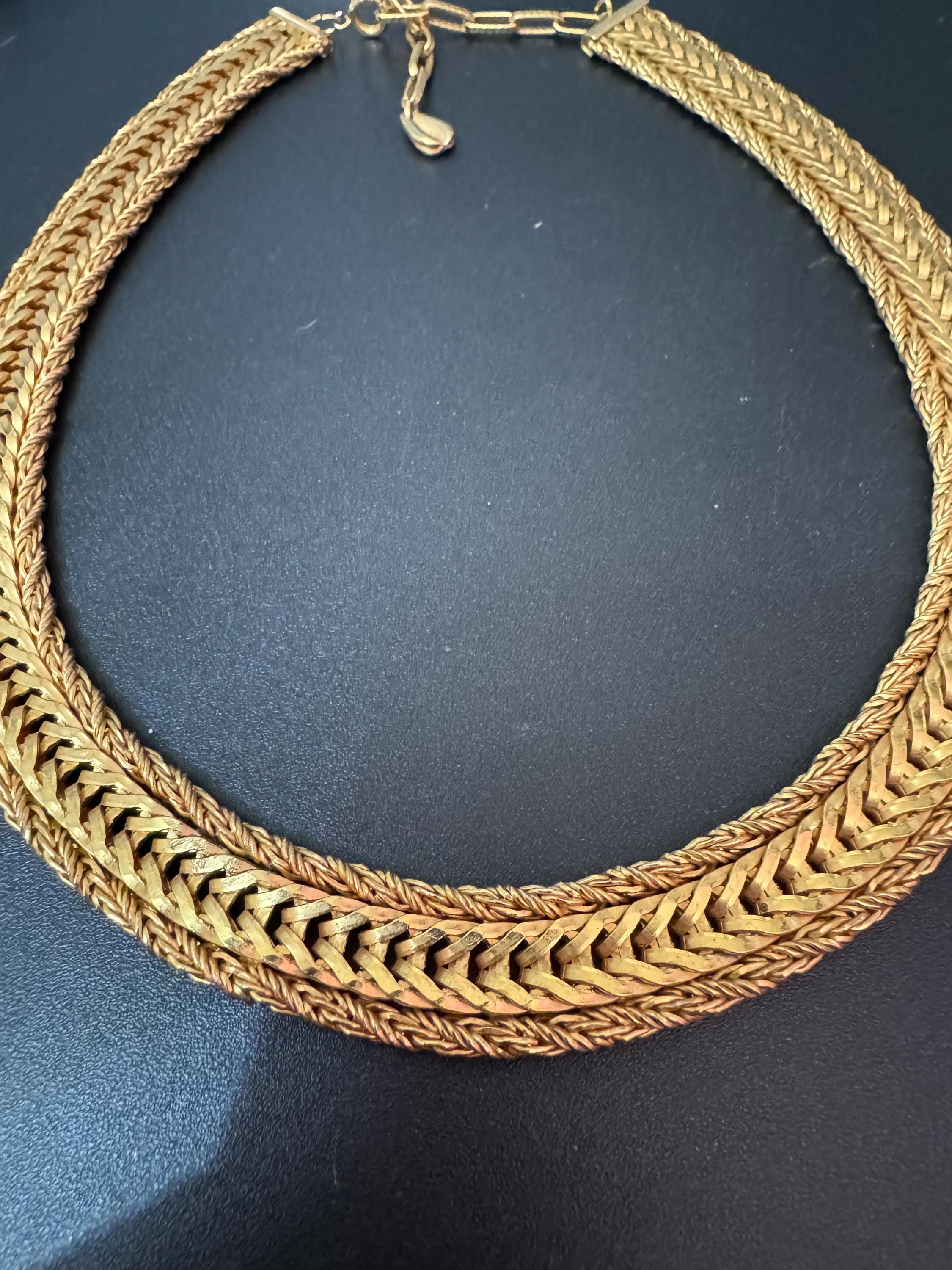 vintage modernist woven mesh gold choker necklace Vintage 1960s