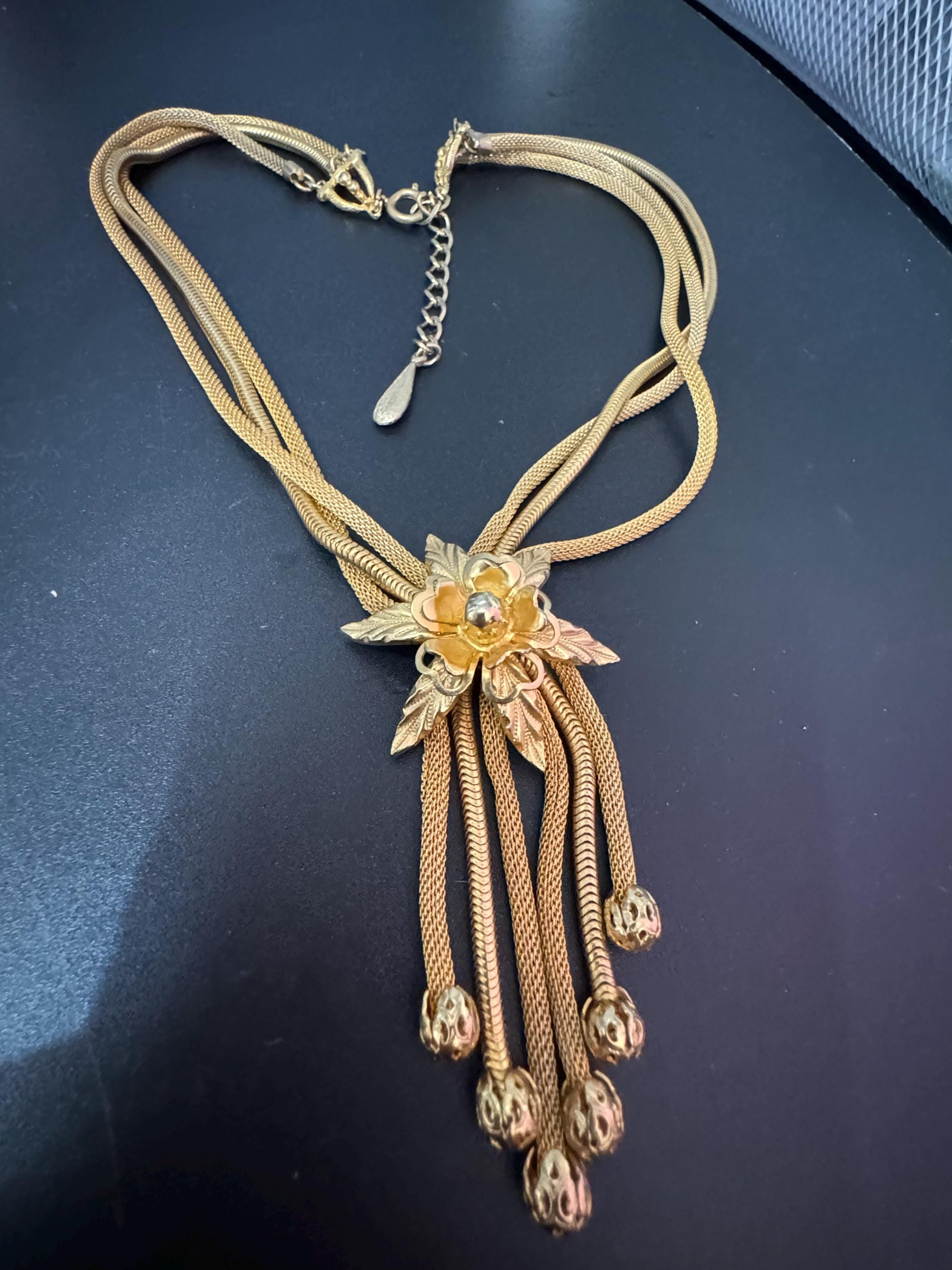 Vintage 1960s woven gold tone mesh tassel chain drop necklace