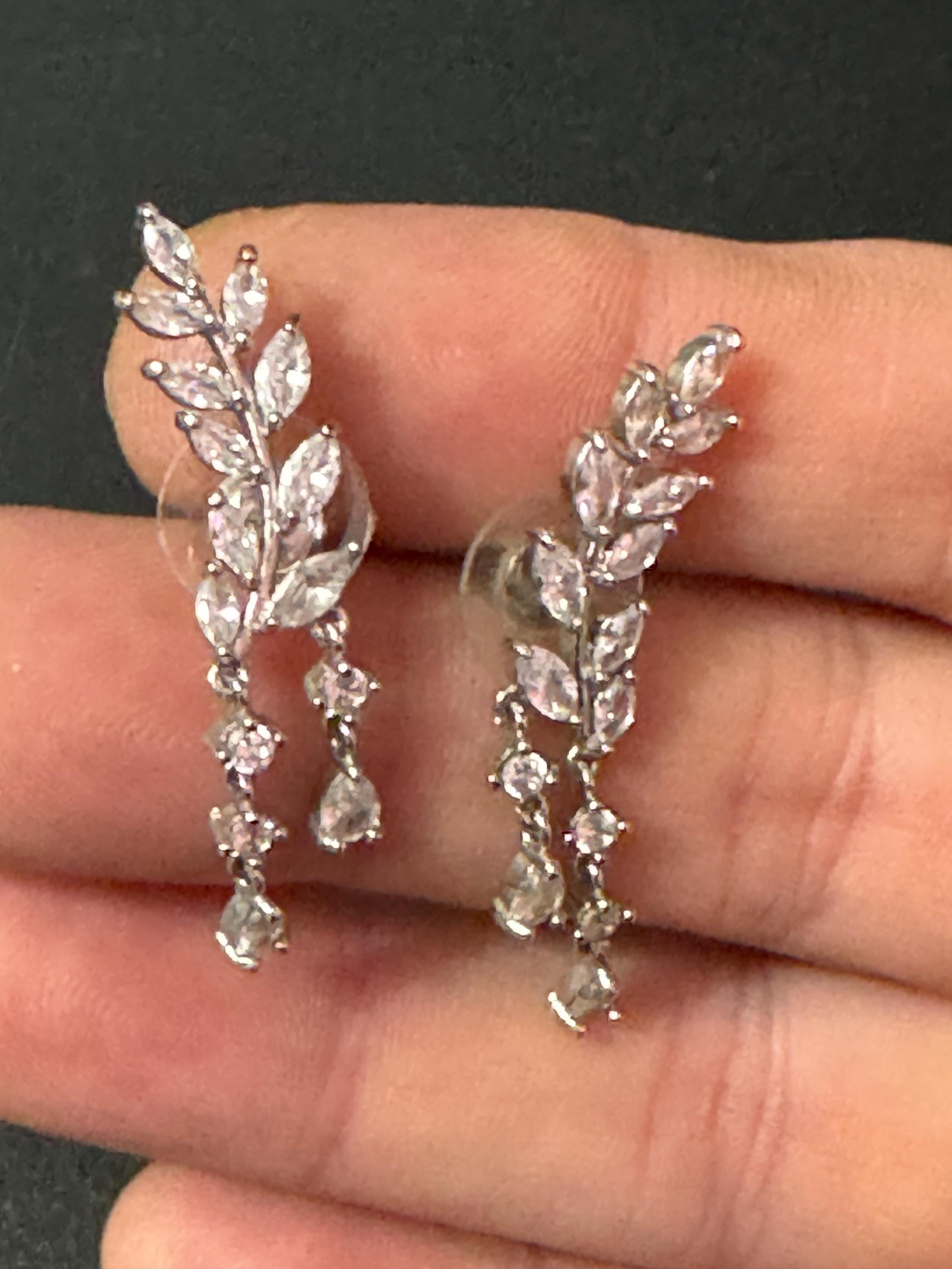 Vintage retro clear claw set rhinestone paste diamanté fine dangly drop pierced earrings  silver tone