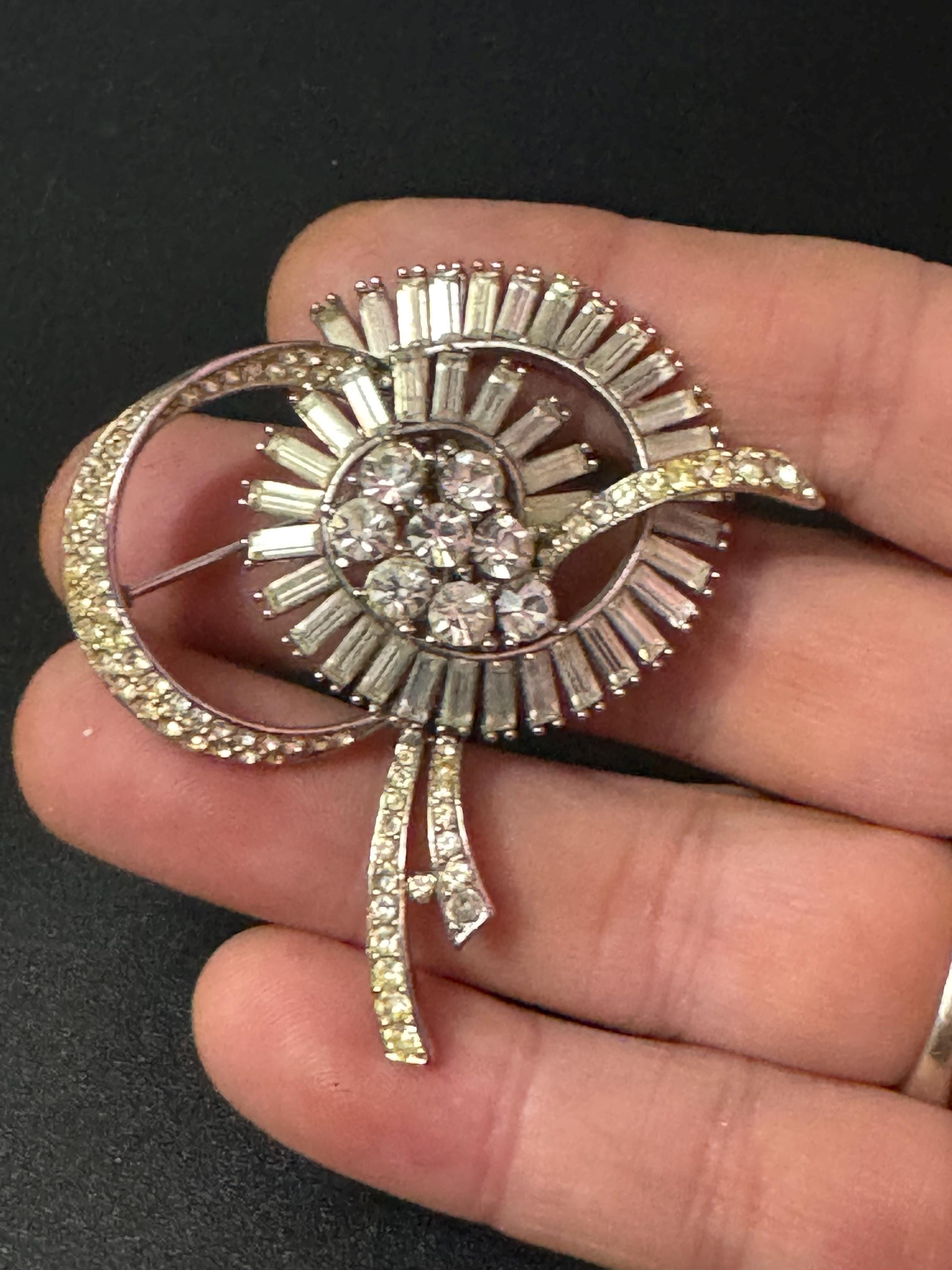 Vintage large paste glass clear Diamanté silver tone abstract floral Brooch with baguette stones