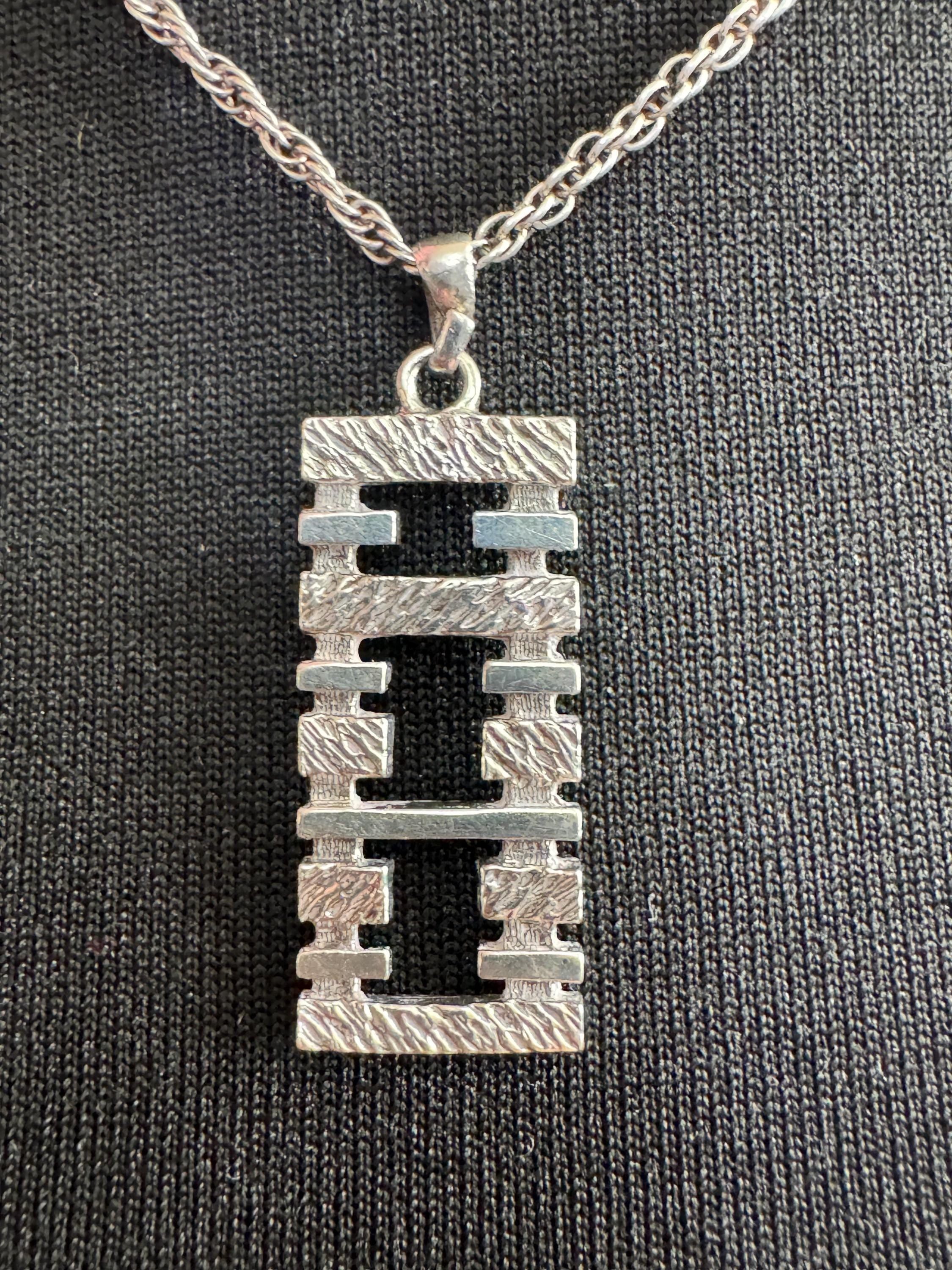 Vintage 925 sterling silver abstract brutalist rectangular pendant and chain Modernist 46cm necklace 8.5 grams