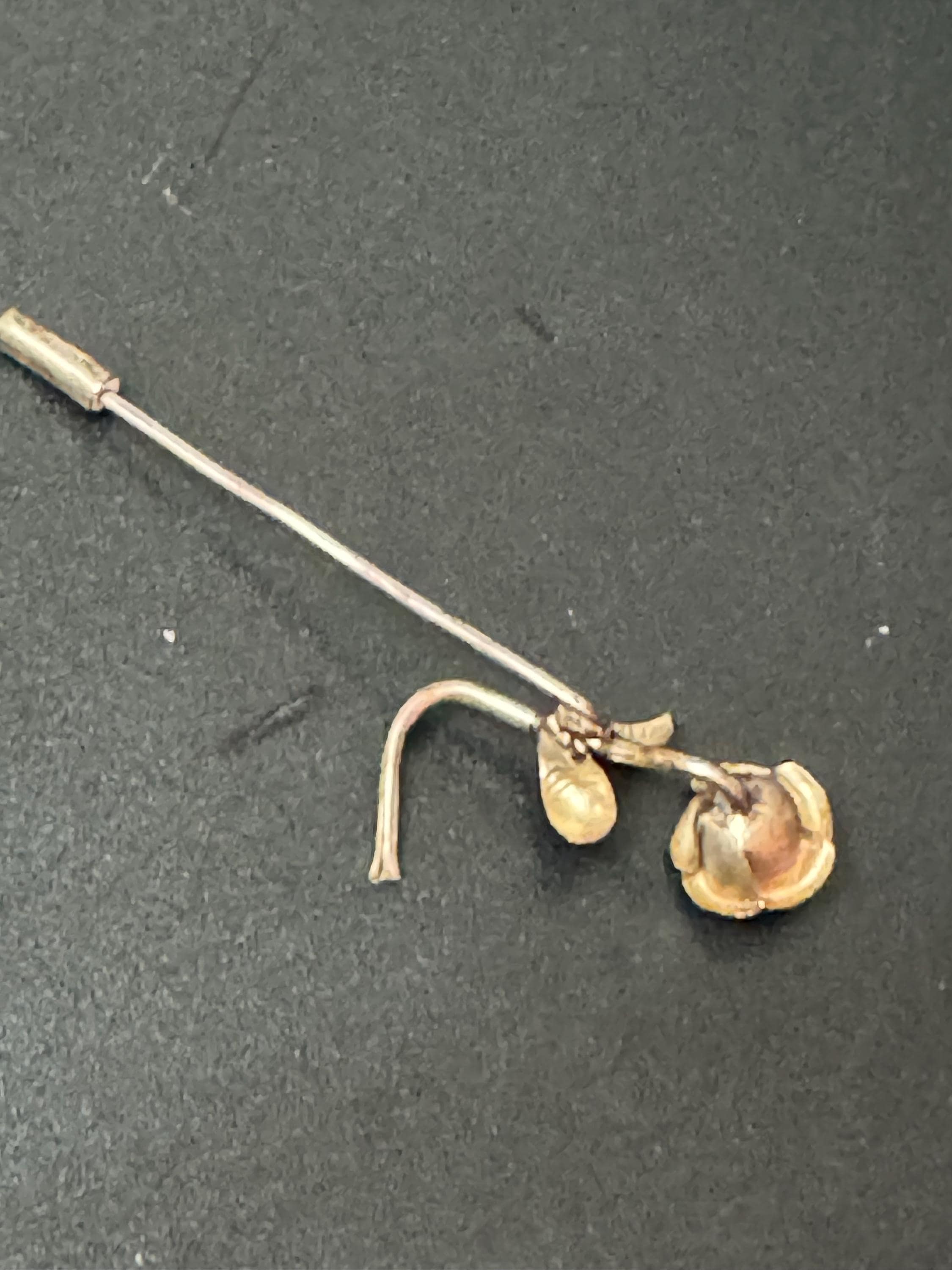 White Metal Silver detailed floral rose Stick Pin vintage no hallmarks