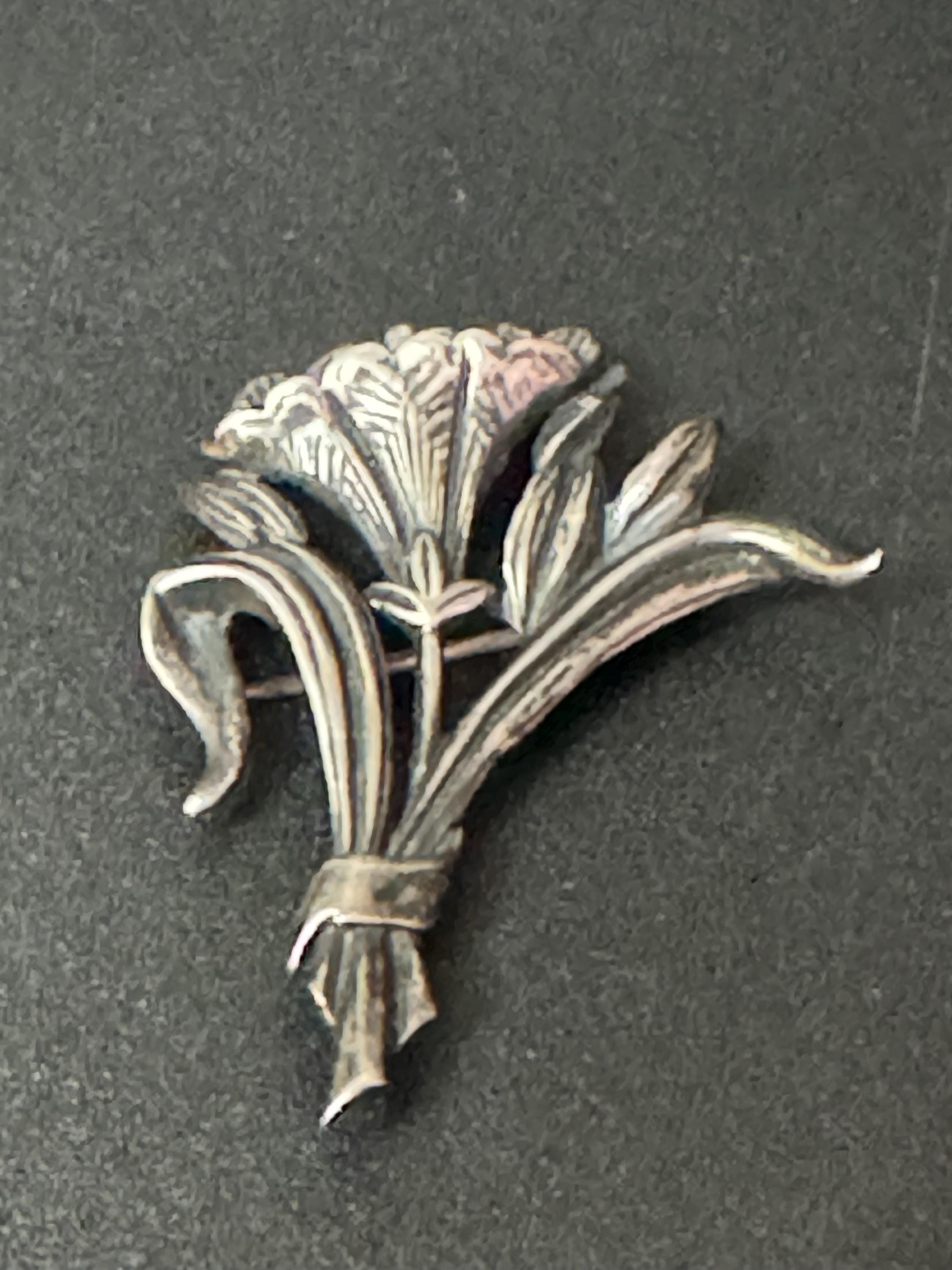 Sterling silver weighty floral brooch 11.5grams 5cm art nouveau style