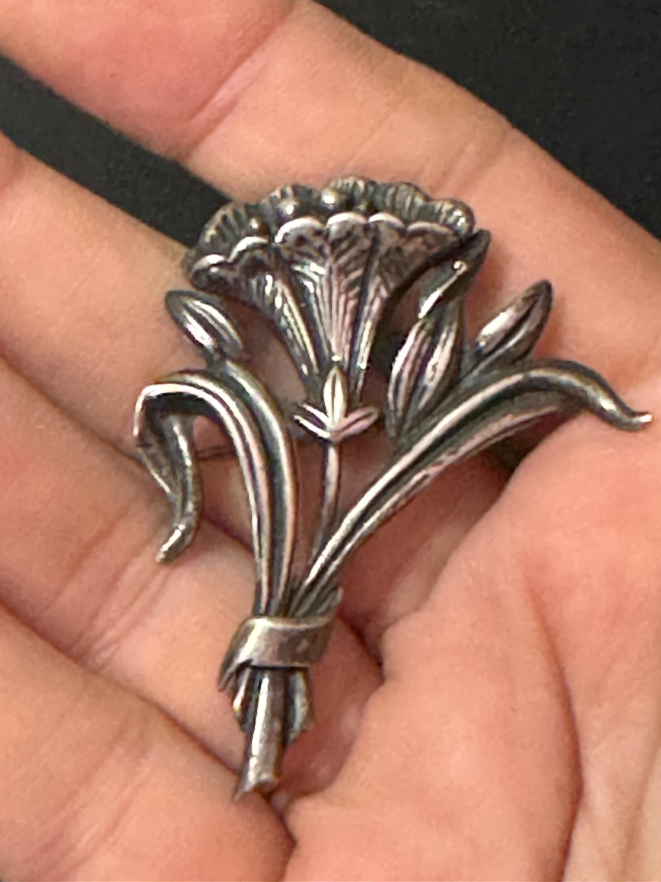 Sterling silver weighty floral brooch 11.5grams 5cm art nouveau style