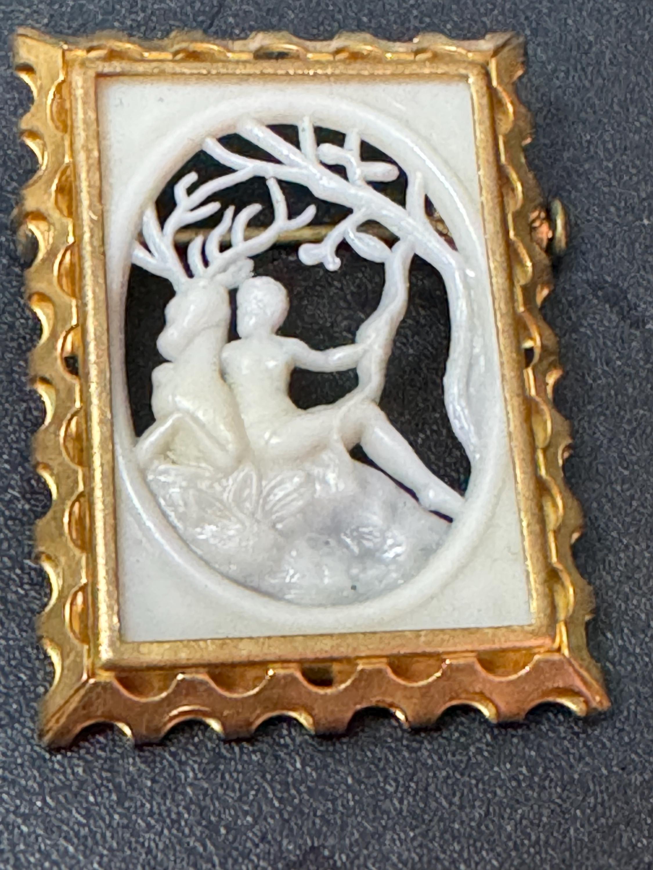 Vintage 1930s couple Scene Brooch: Brass Framed Plastic Openwork