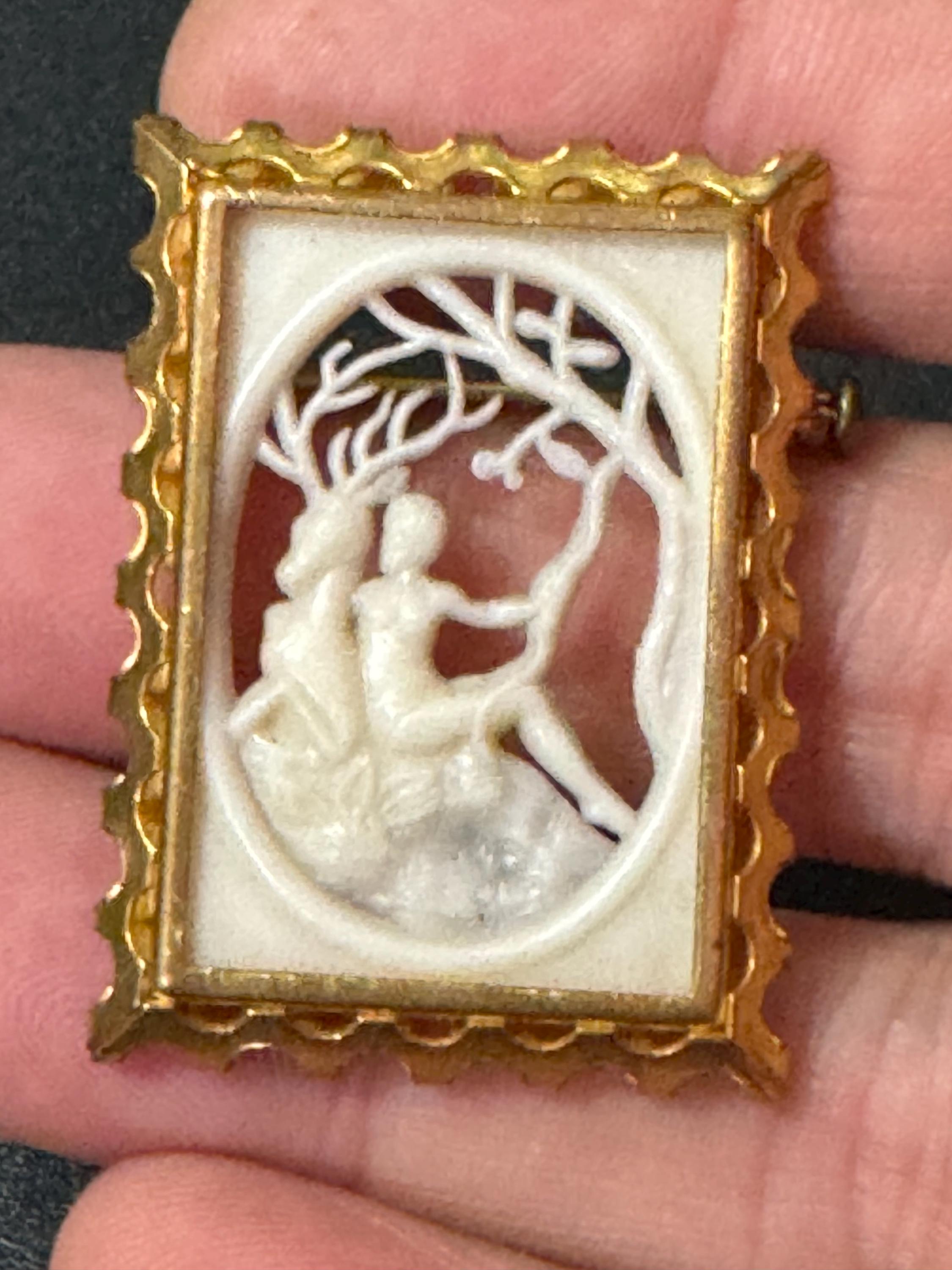 Vintage 1930s couple Scene Brooch: Brass Framed Plastic Openwork