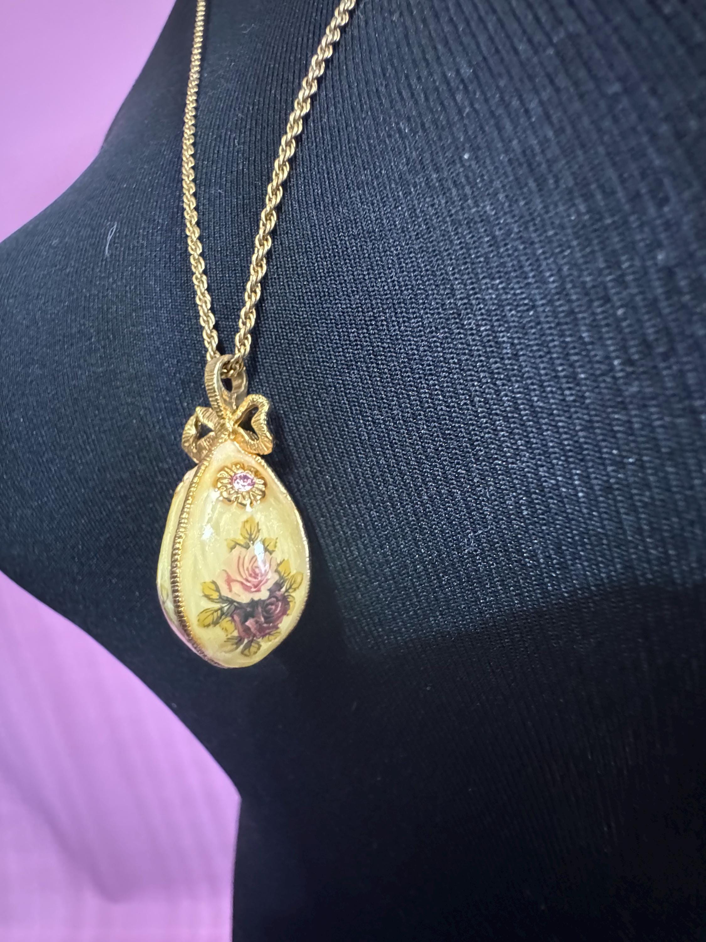 Signed Joan rivers gold tone cream enamel pretty floral print egg pendant