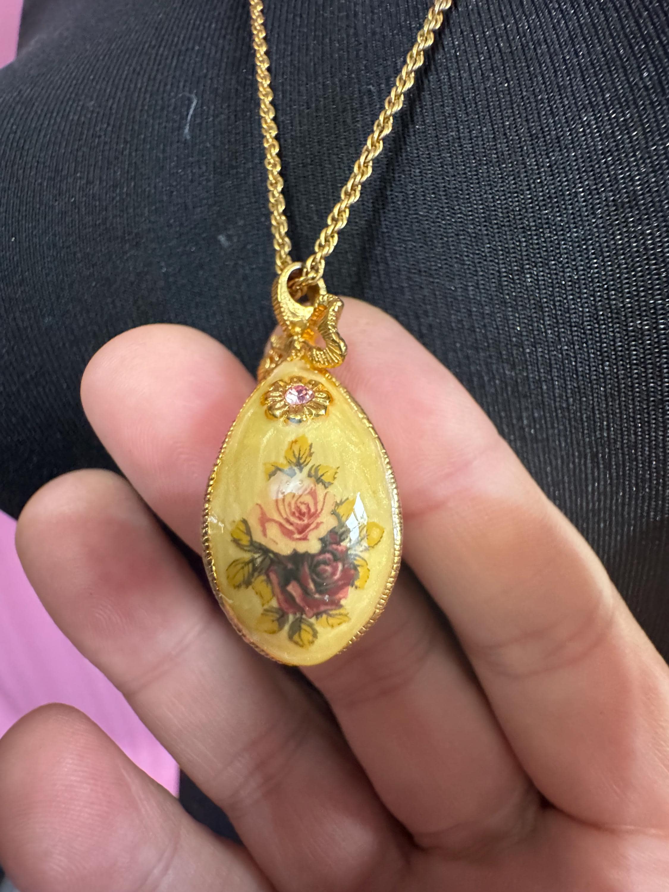 Signed Joan rivers gold tone cream enamel pretty floral print egg pendant necklace
