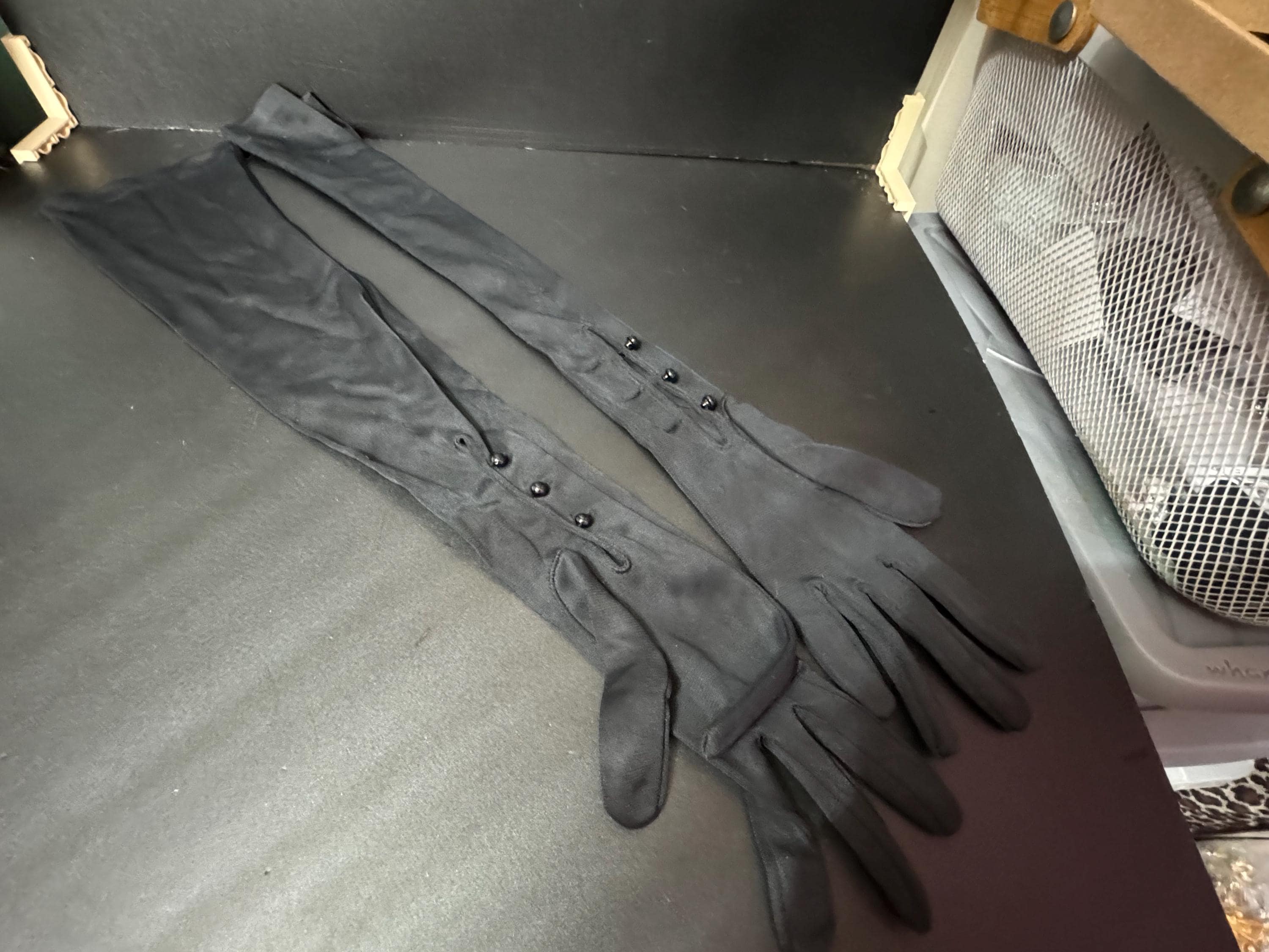 Size 7 Dents Art Deco black elbow length cocktail formal elbow length evening gloves 3 glass buttons 59cm