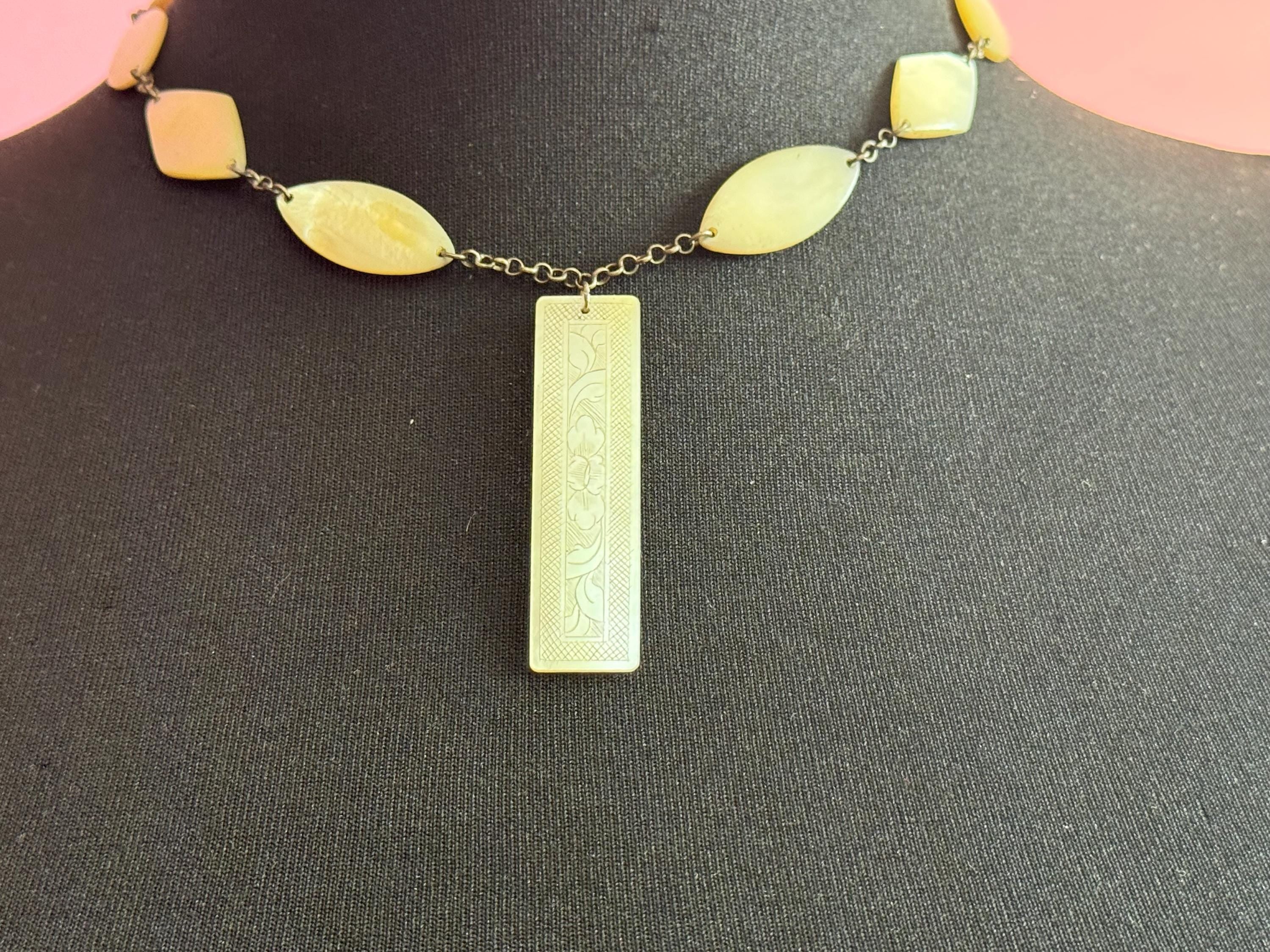 Art deco carved mother of pearl shell lariat drop necklace exquisite detail 42cm