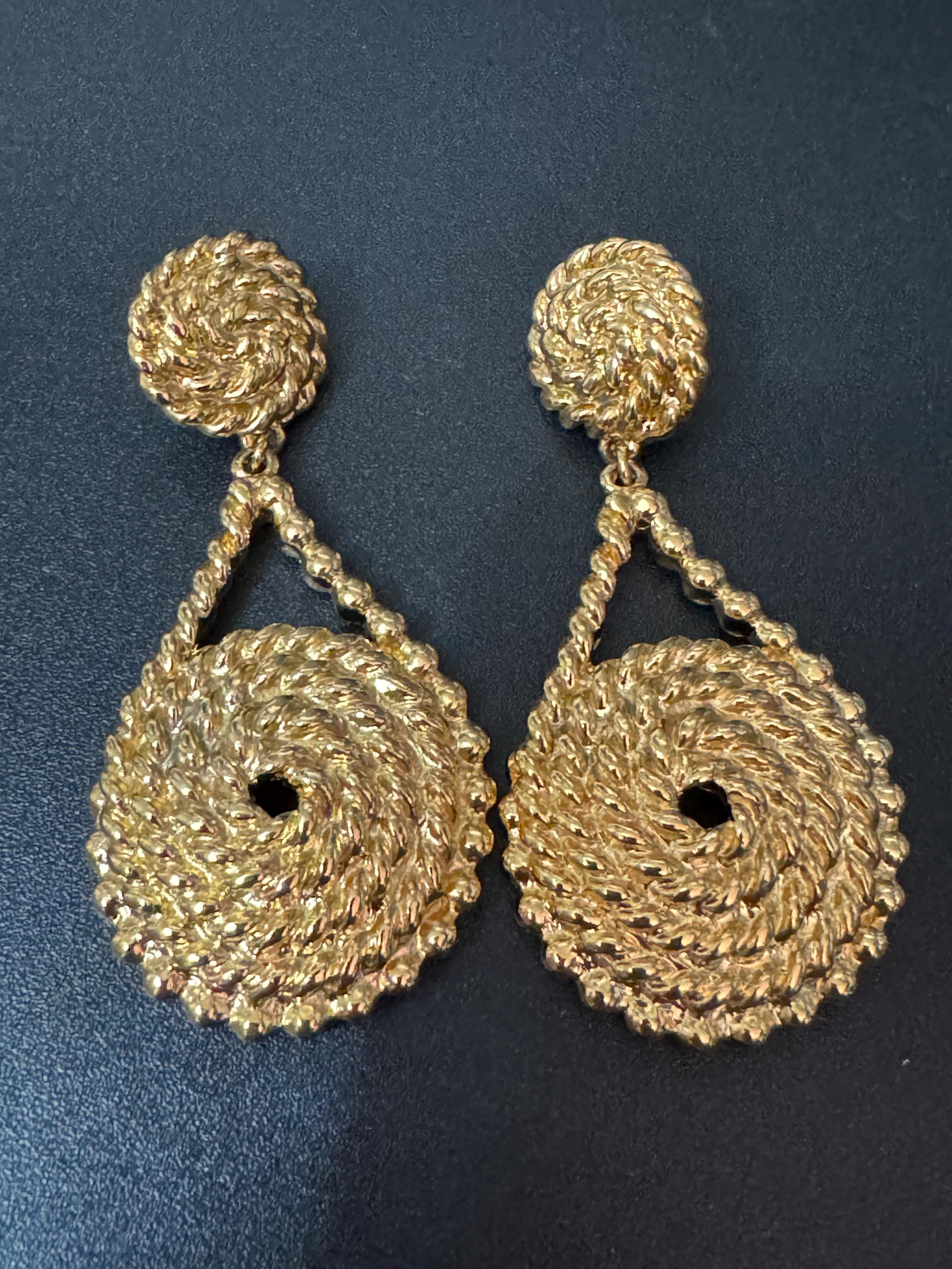 Retro 1980s oversized Geometric rope twist Drop Dropper Earrings for Pierced ears gold tone metal