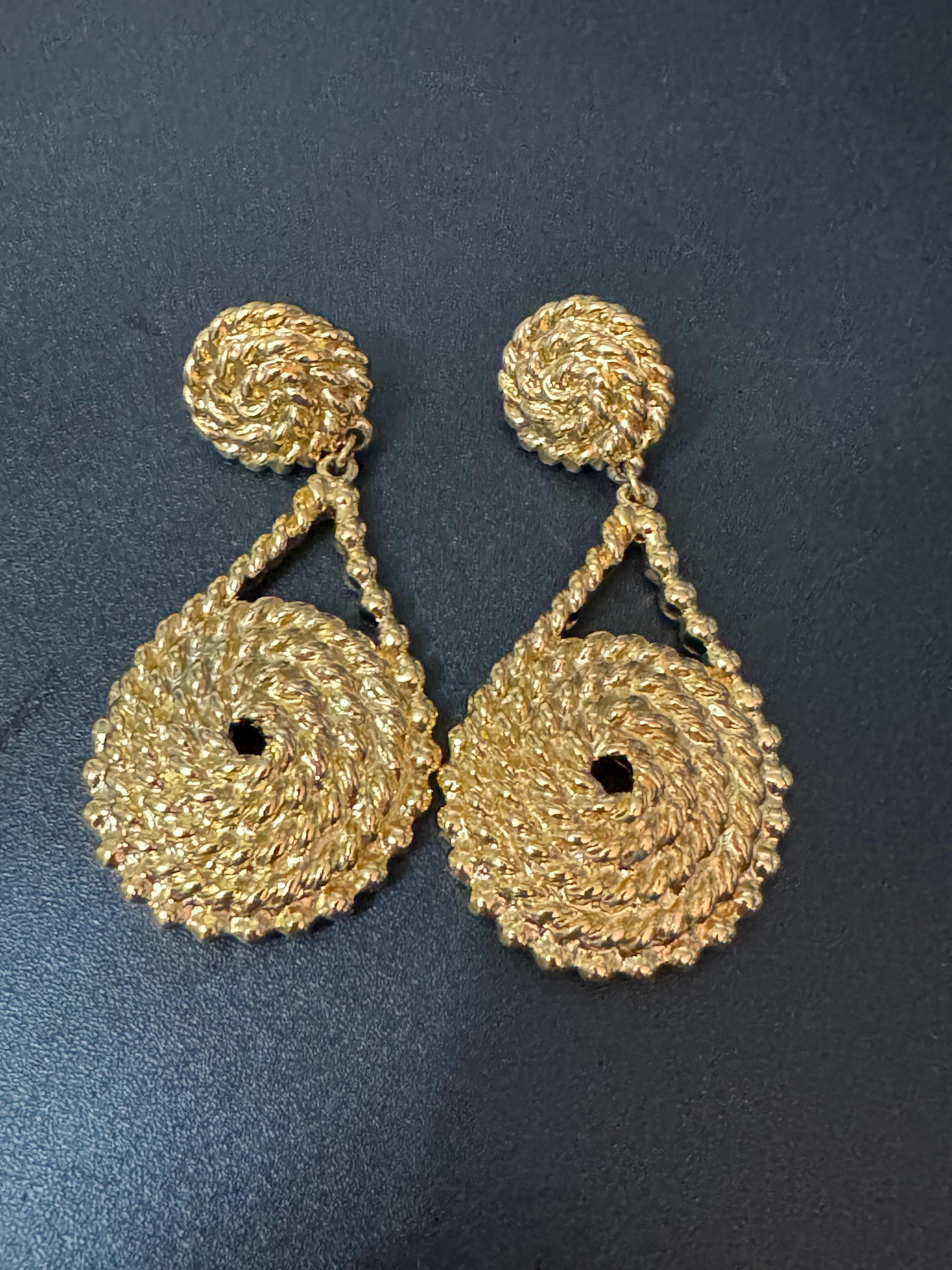 Retro 1980s oversized Geometric rope twist Drop Dropper Earrings for Pierced ears gold tone metal