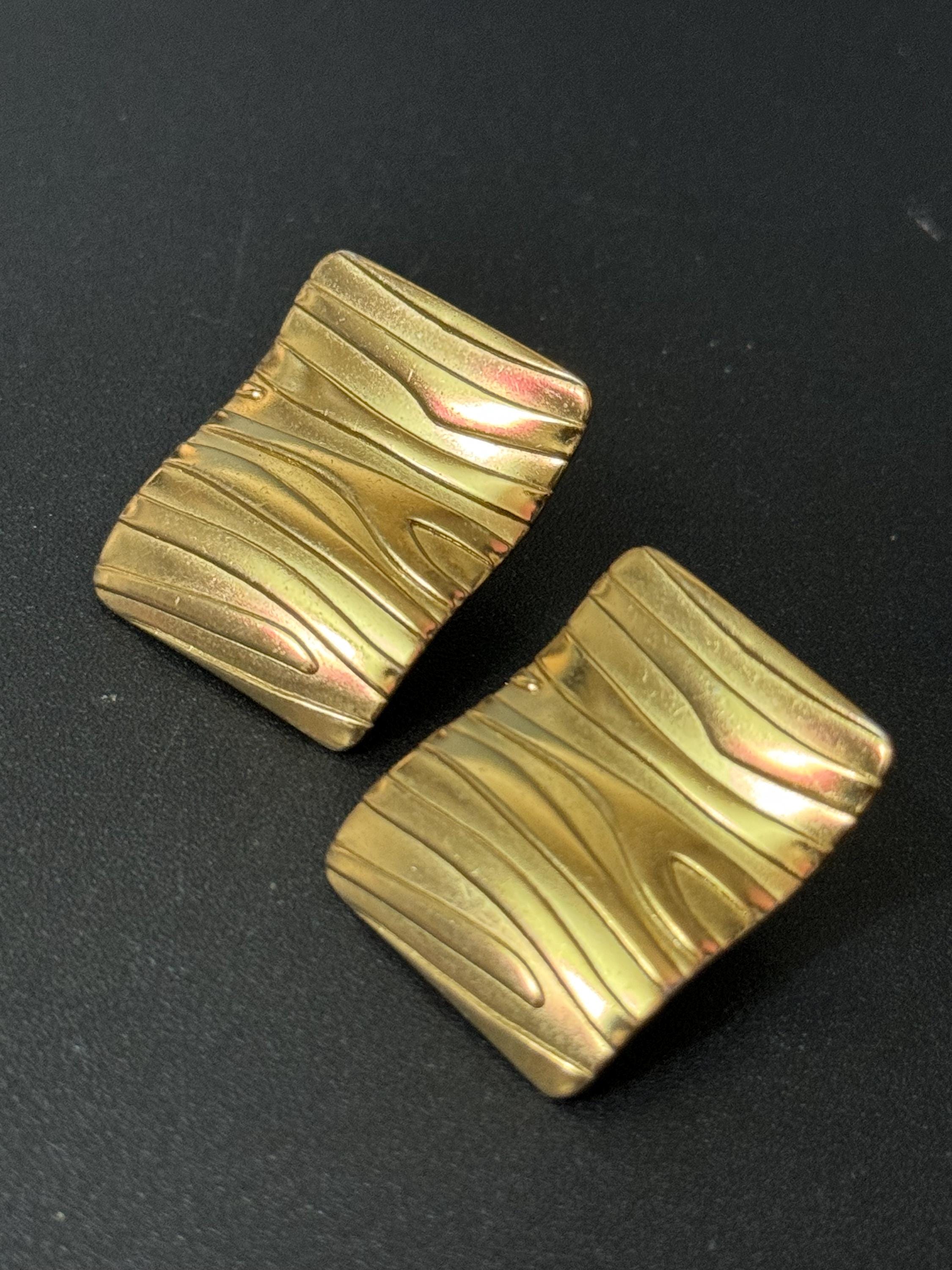 Retro 1980s oversized modernist textured  rectangular pair stud earrings pierced
