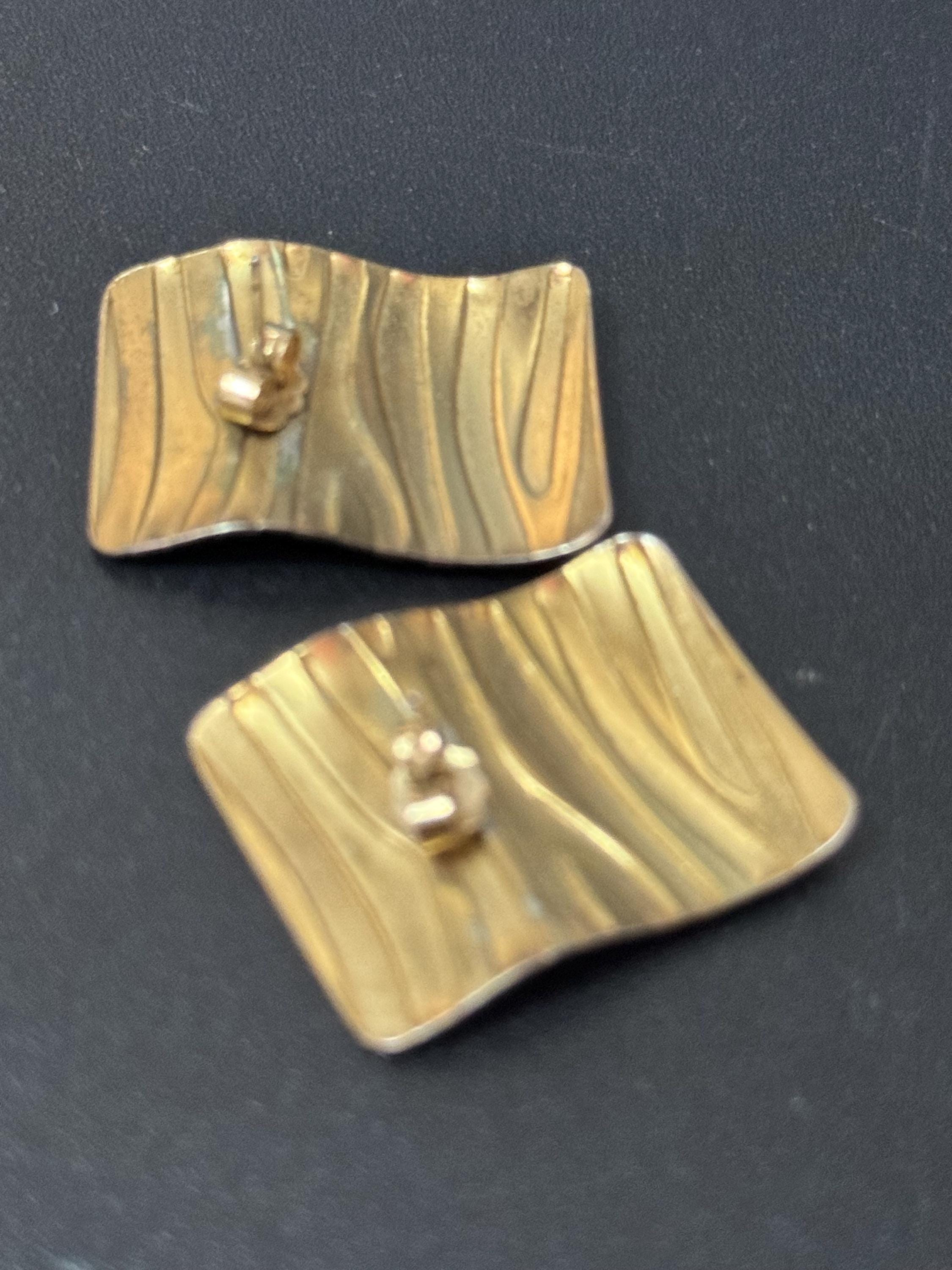 Retro 1980s oversized modernist textured  rectangular pair stud earrings pierced