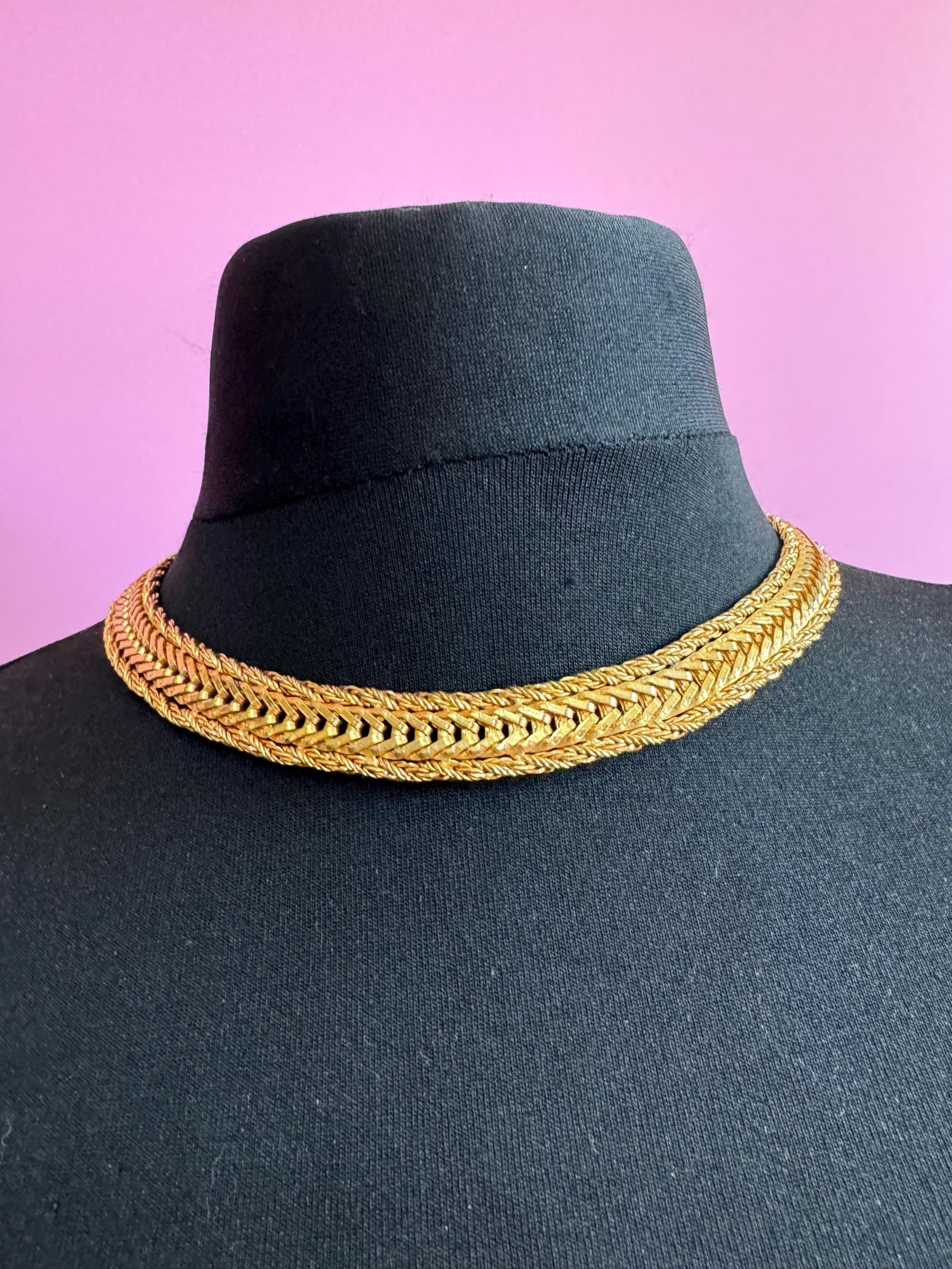 vintage modernist woven mesh gold choker necklace Vintage 1960s