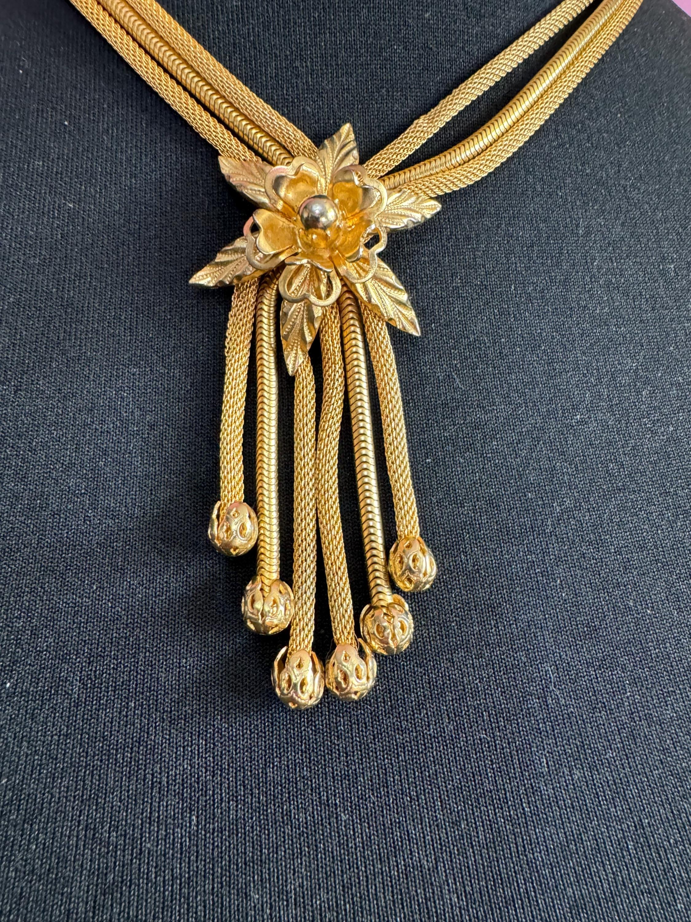 Vintage 1960s woven gold tone mesh tassel chain drop necklace