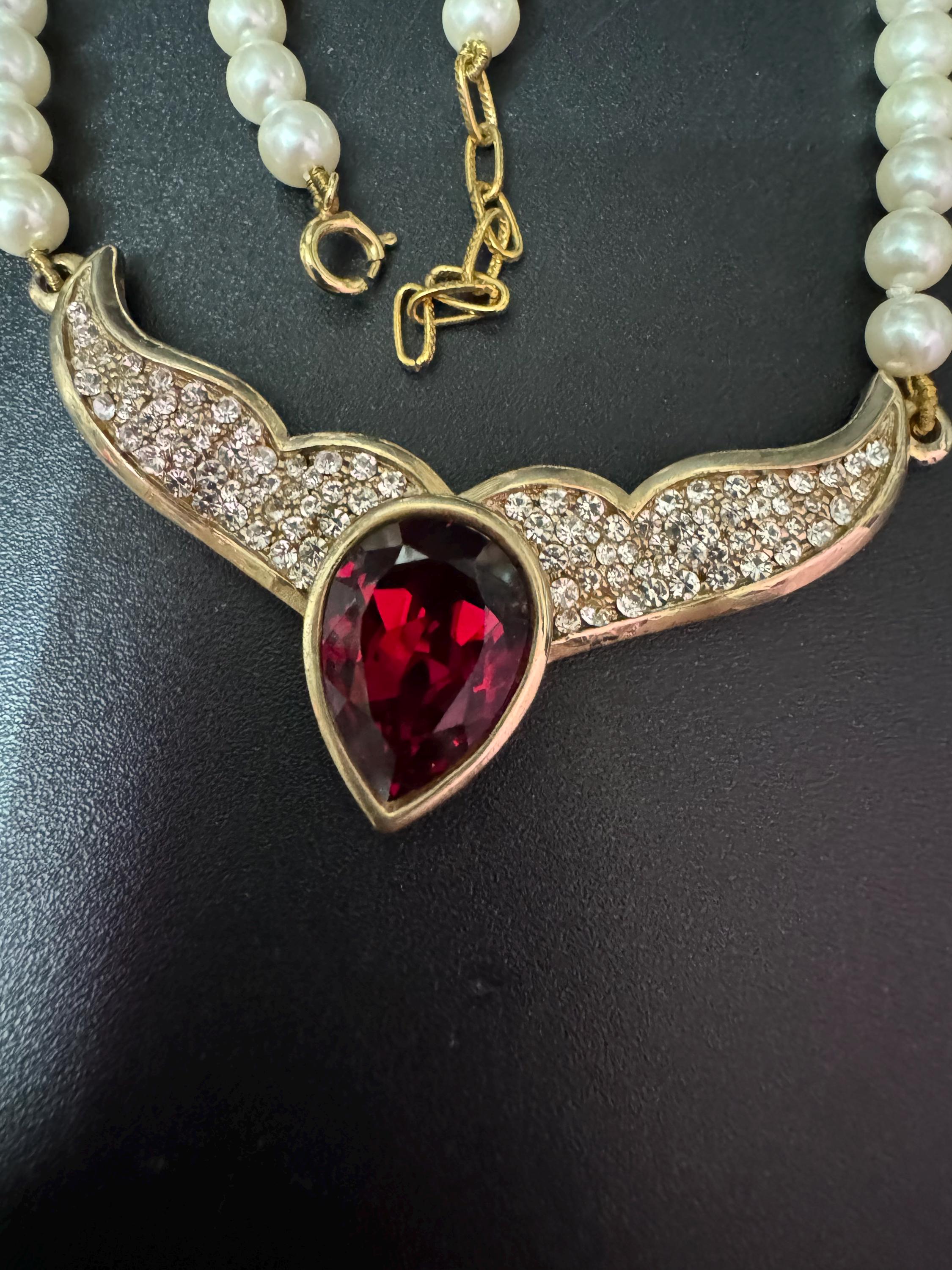 Retro White faux Pearl beaded necklace with Ruby Red and clear Rhinestone Diamante Pendant