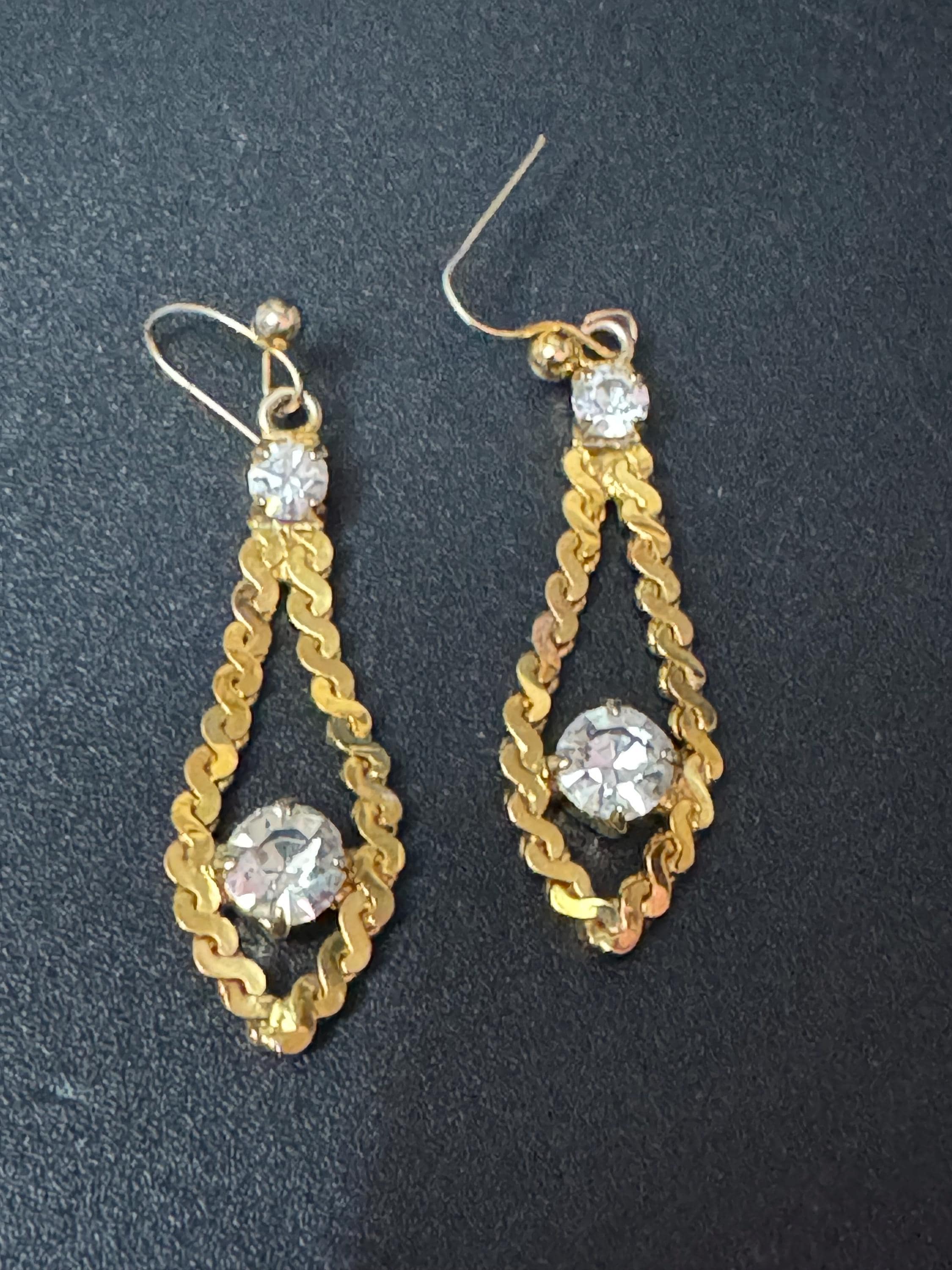 Vintage gold tone serpentine chain clear rhinestone drop dangly earrings 1970s