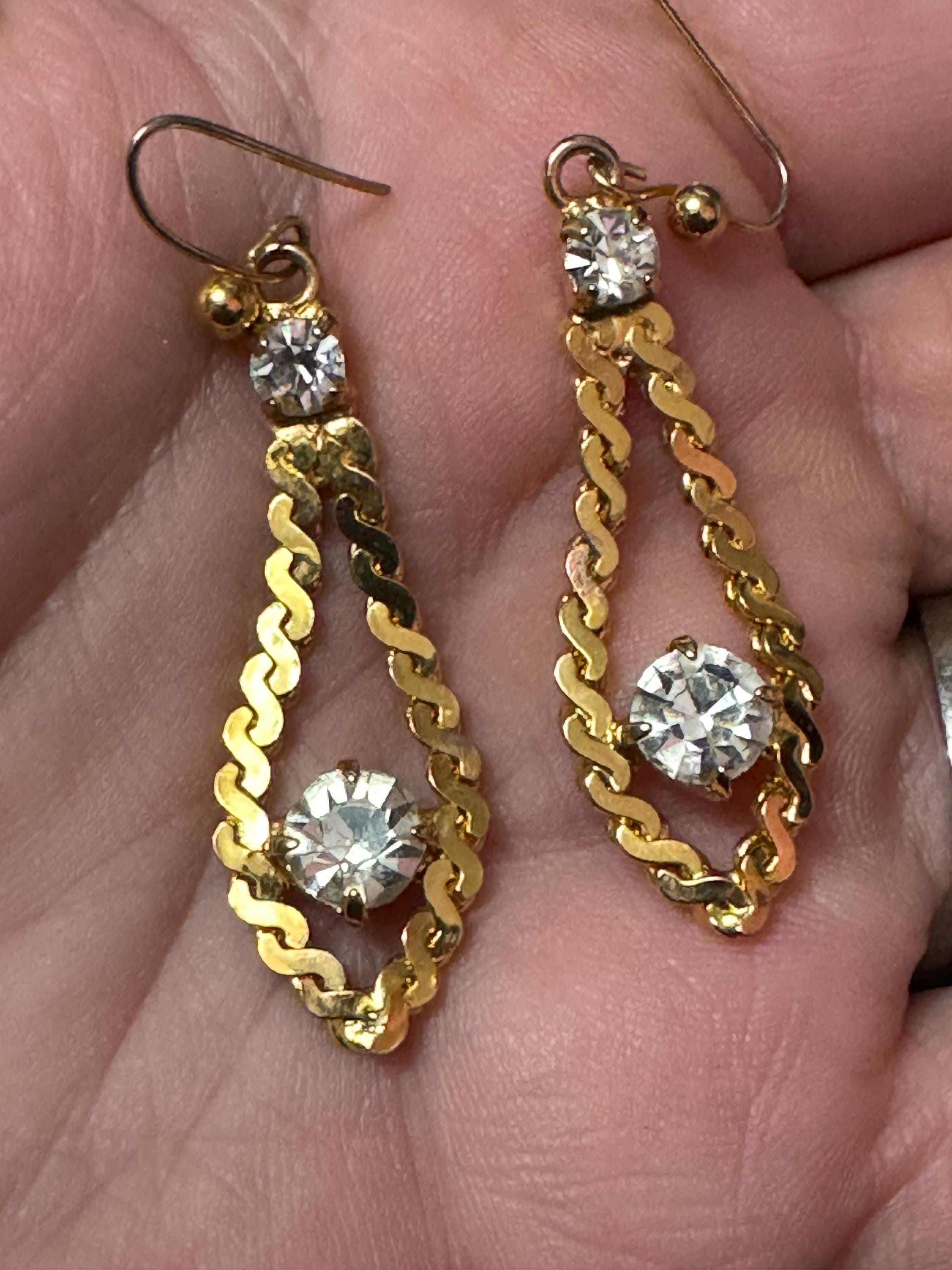Vintage gold tone serpentine chain clear rhinestone drop dangly earrings 1970s