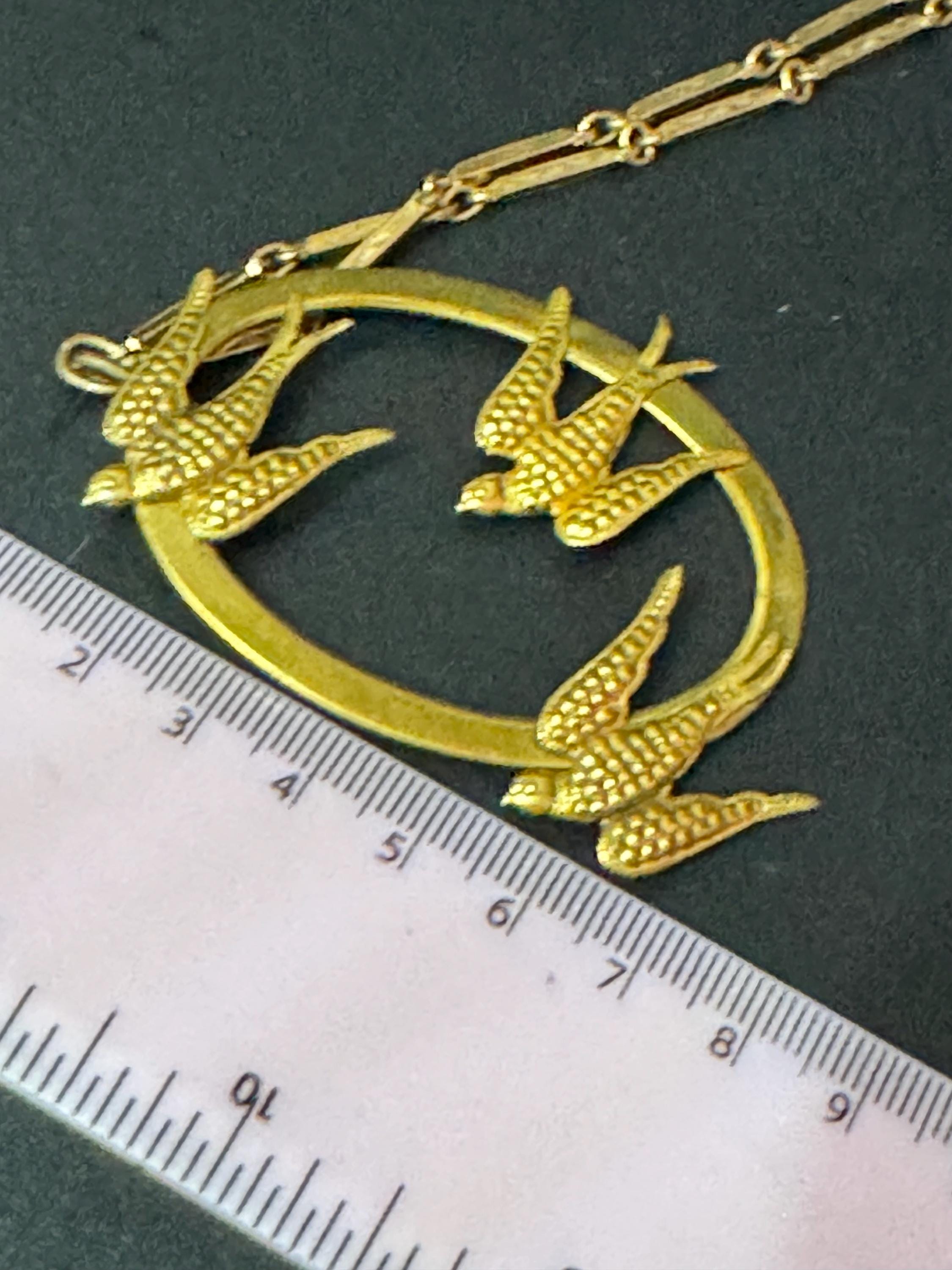 Art deco style gold tone bar link swallows bird pendant necklace 1940s 1950s