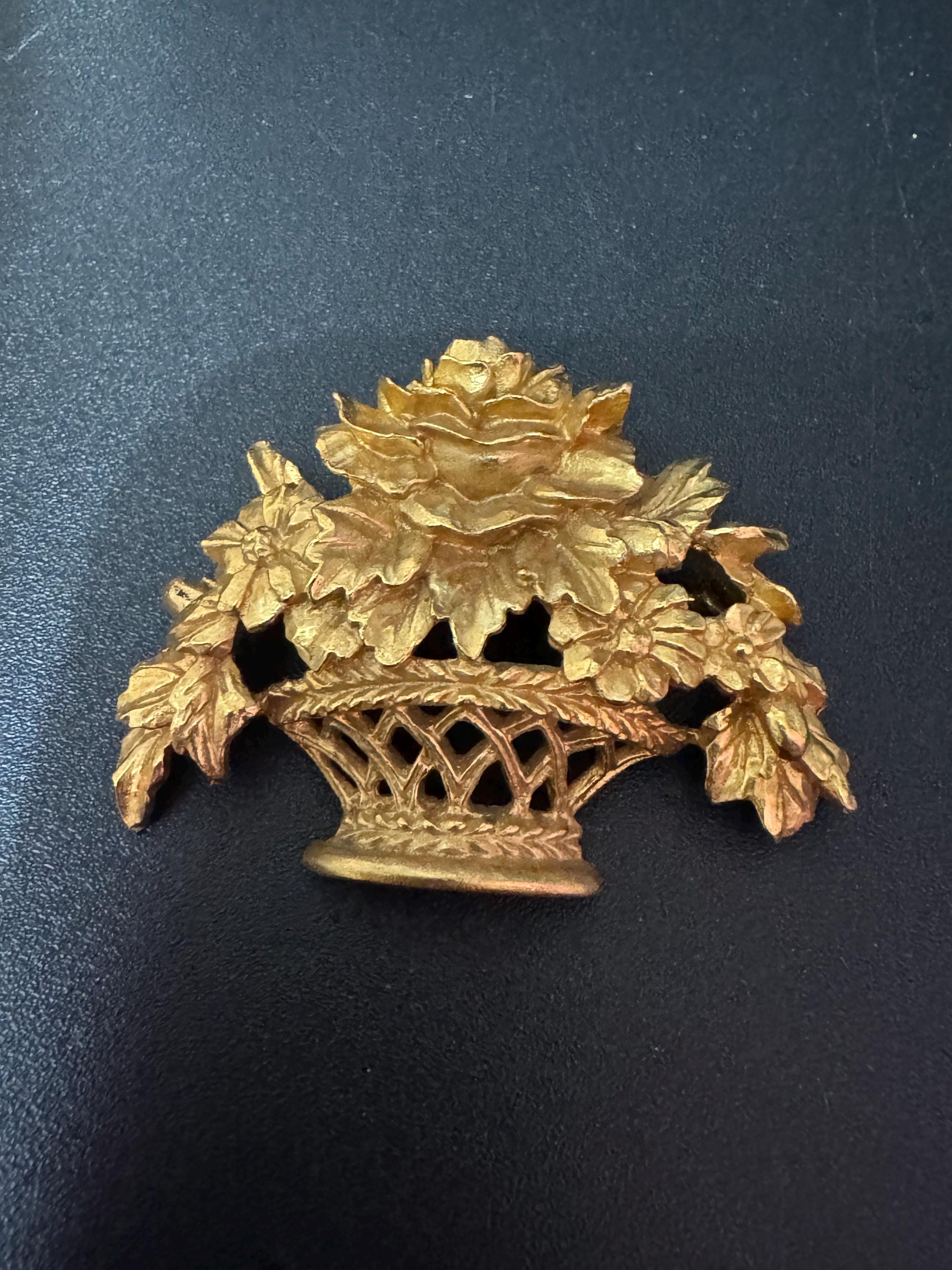 vintage modernist high end gold plated floral bouquet brooch large 4.5cm rococo style roll clasp