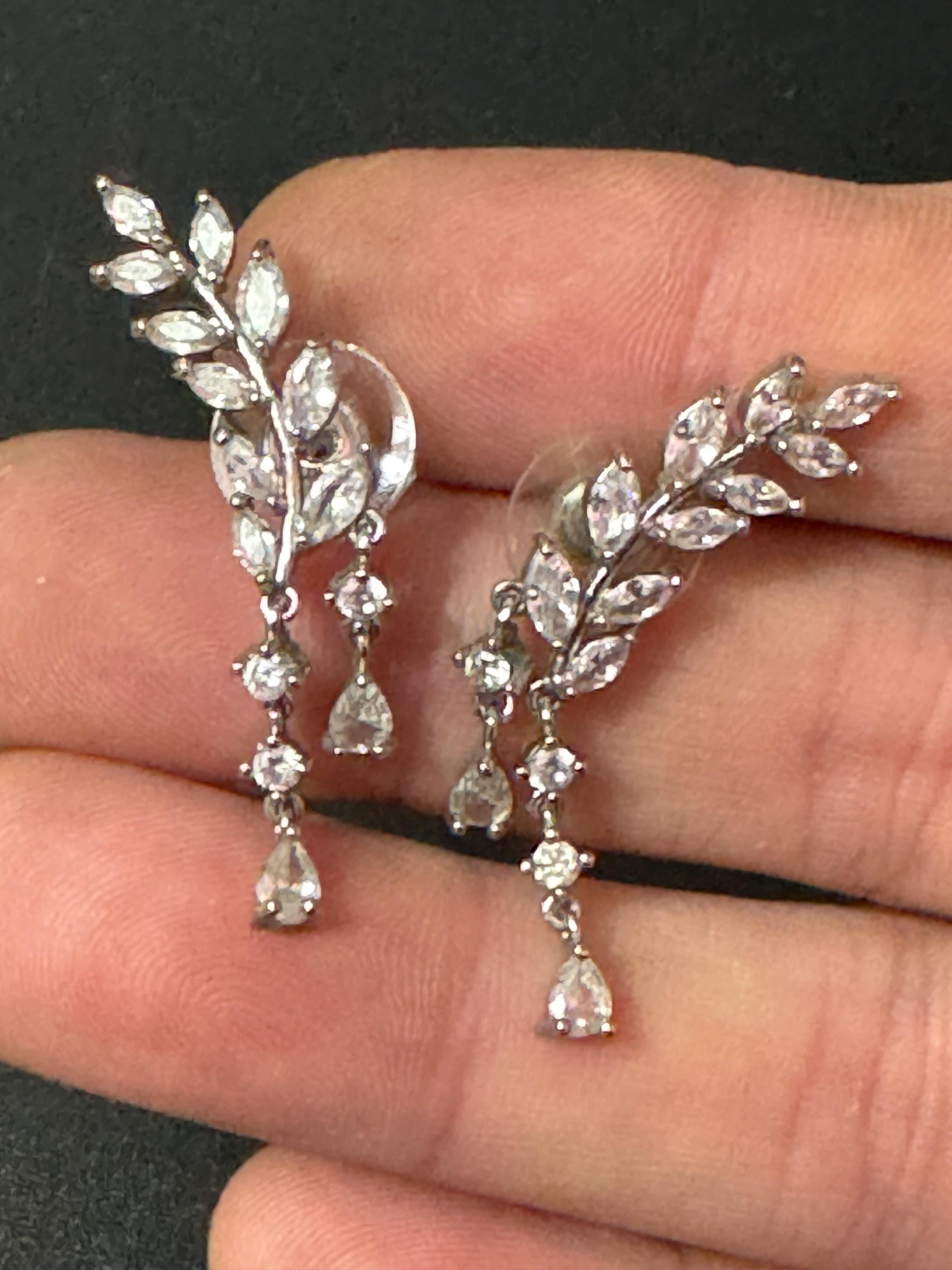Vintage retro clear claw set rhinestone paste diamanté fine dangly drop pierced earrings  silver tone